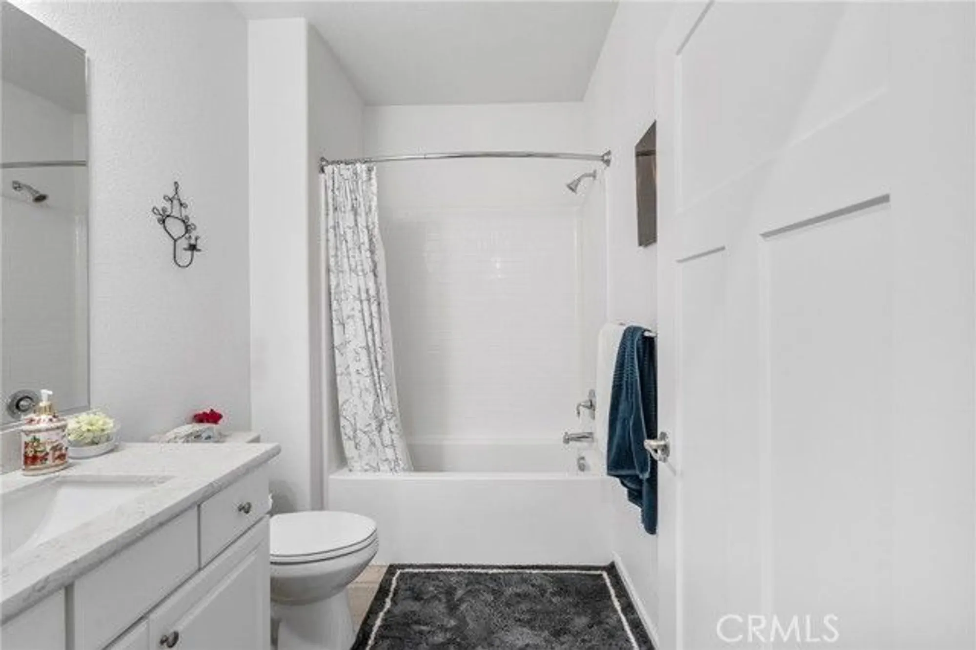 Property Slideshow image 16 of 40 | 9276 red thistle ct, Sacramento, CA, 95829