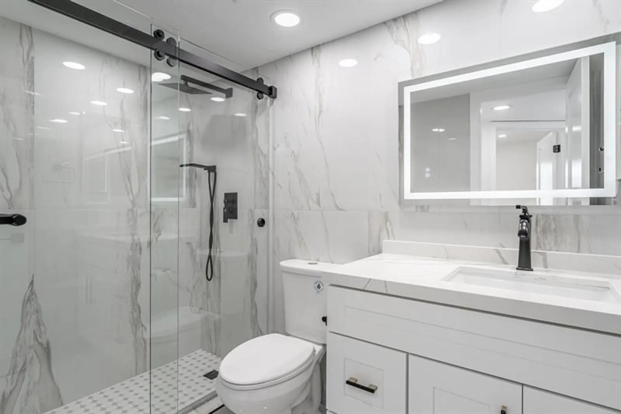 Property Slideshow image 9 of 61 | 9811 n hollybrook lake dr 308, Pembroke Pines, FL, 33025