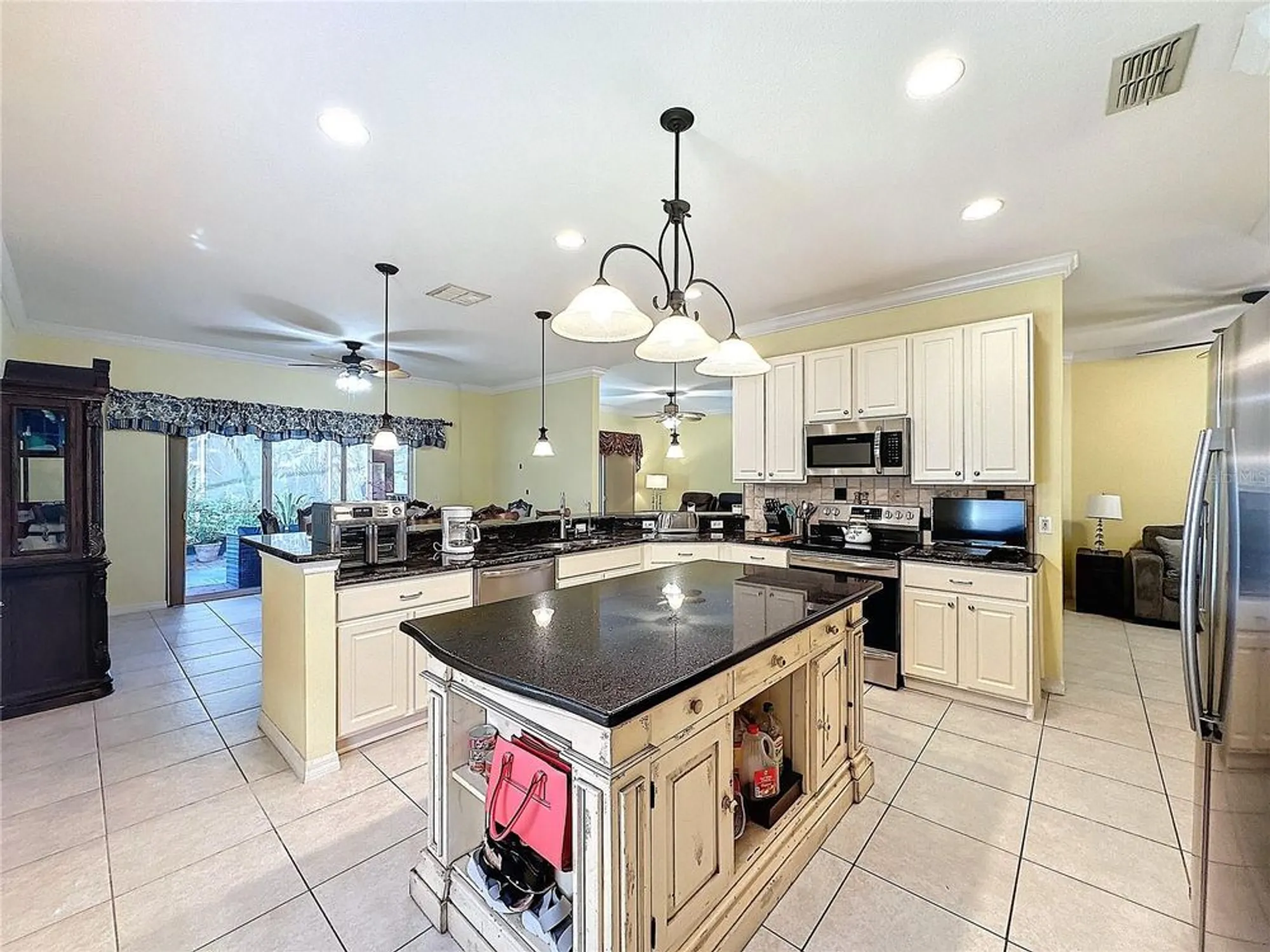 Property Slideshow image 13 of 61 | 258 sand piper dr, Poinciana, FL, 34759