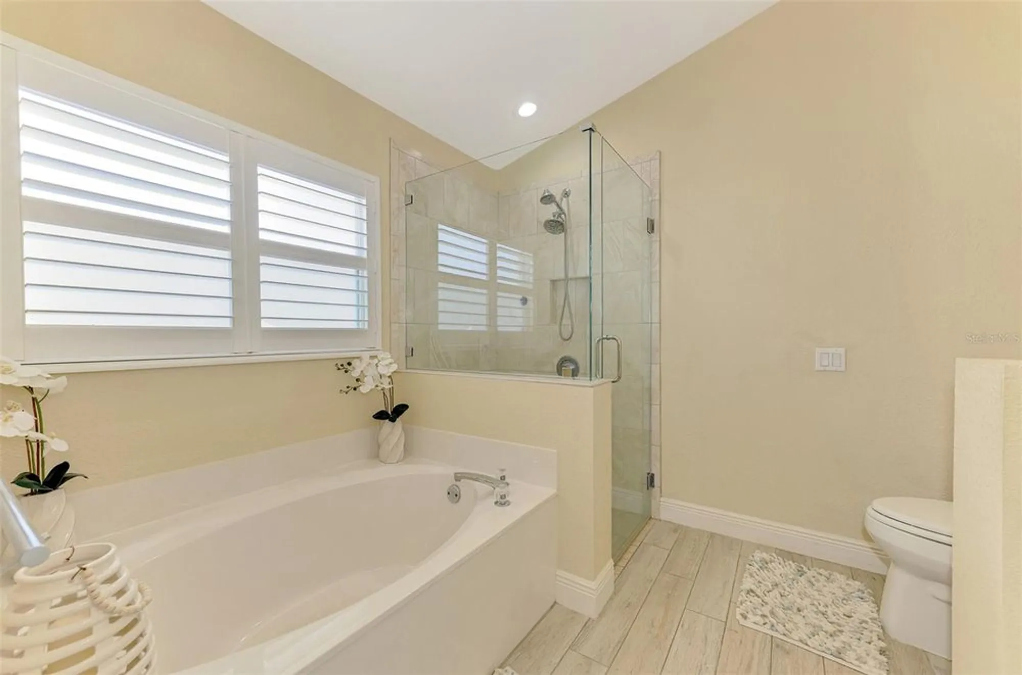 Property Slideshow image 34 of 55 | 320 bermuda ct 10, Venice, FL, 34293