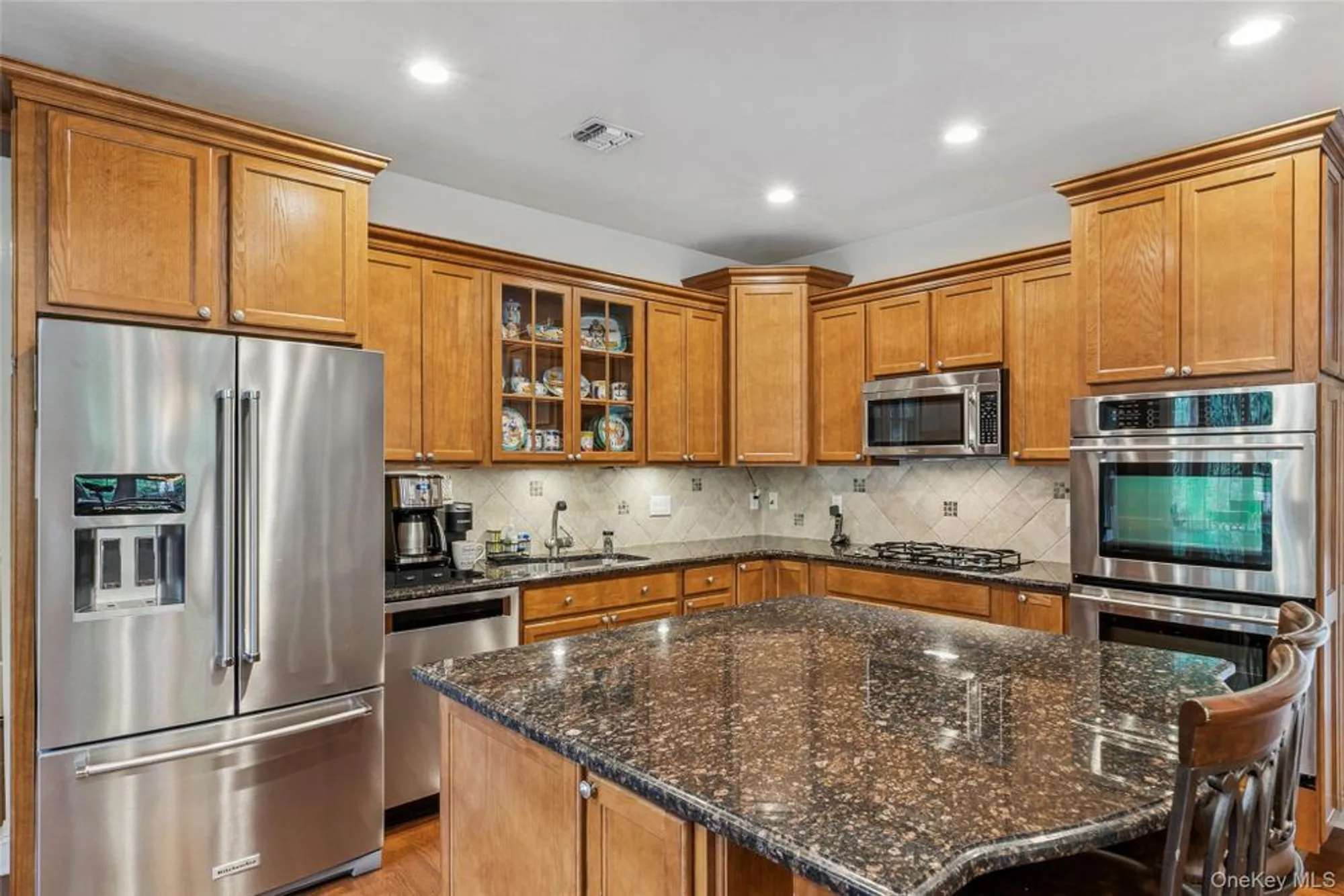 Property Slideshow image 13 of 31 | 382 altessa blvd, Melville, NY, 11747