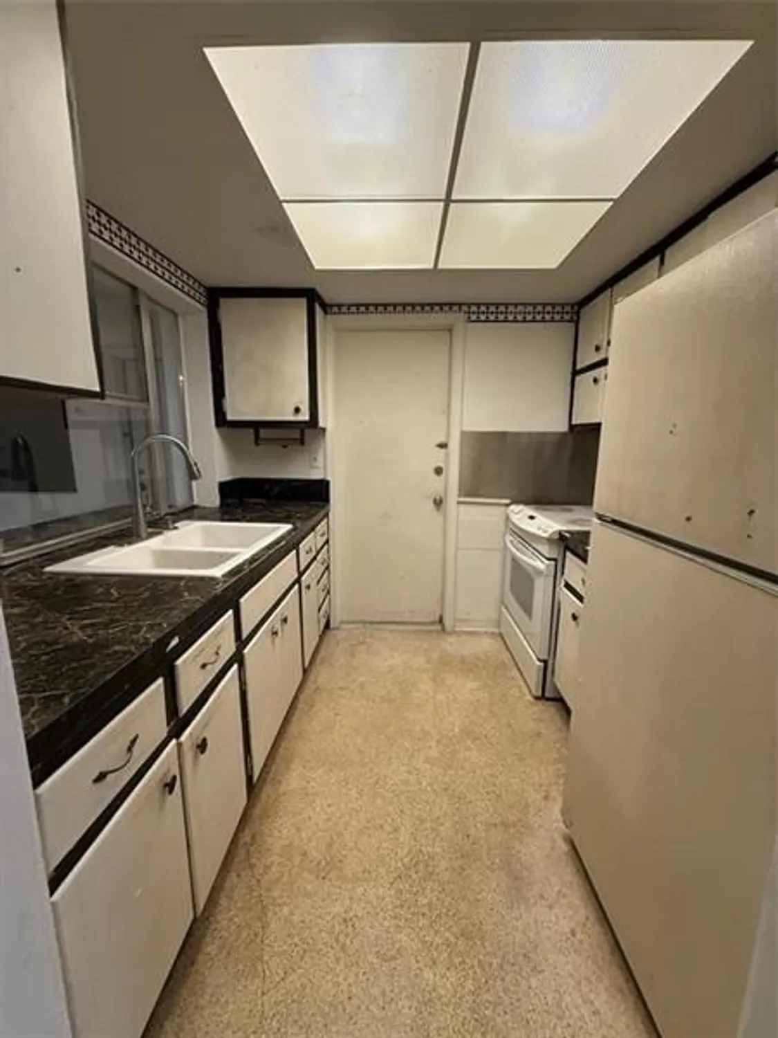 Property Slideshow image 7 of 17 | 4314 nw 47th ct, Tamarac, FL, 33319