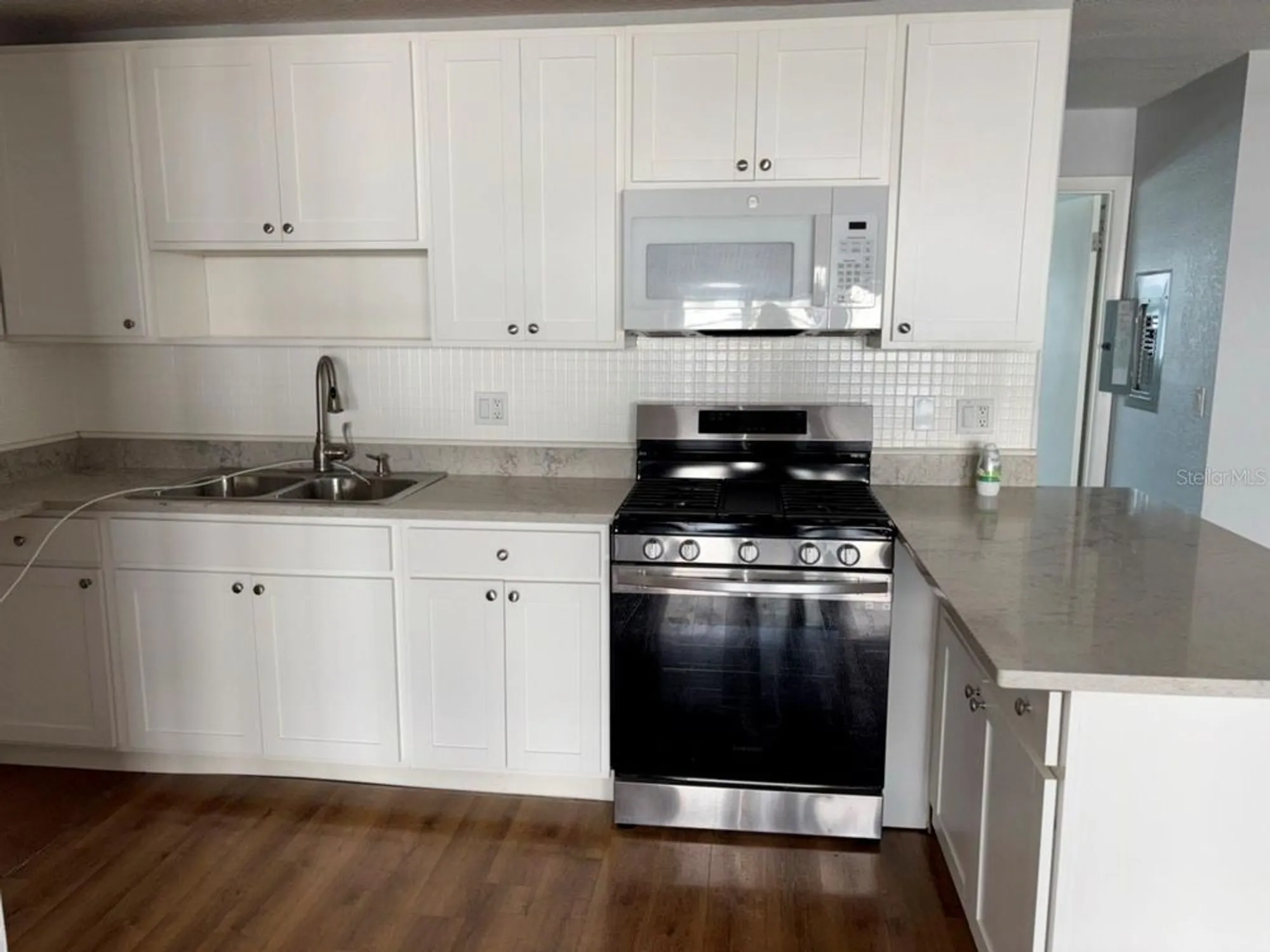 Property Slideshow image 5 of 12 | 5603 80th st n unit 207, Saint Petersburg, FL, 33709