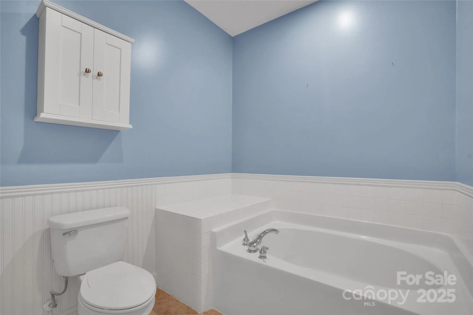 Property Slideshow image 23 of 46 | 2742 circa dr, Matthews, NC, 28105