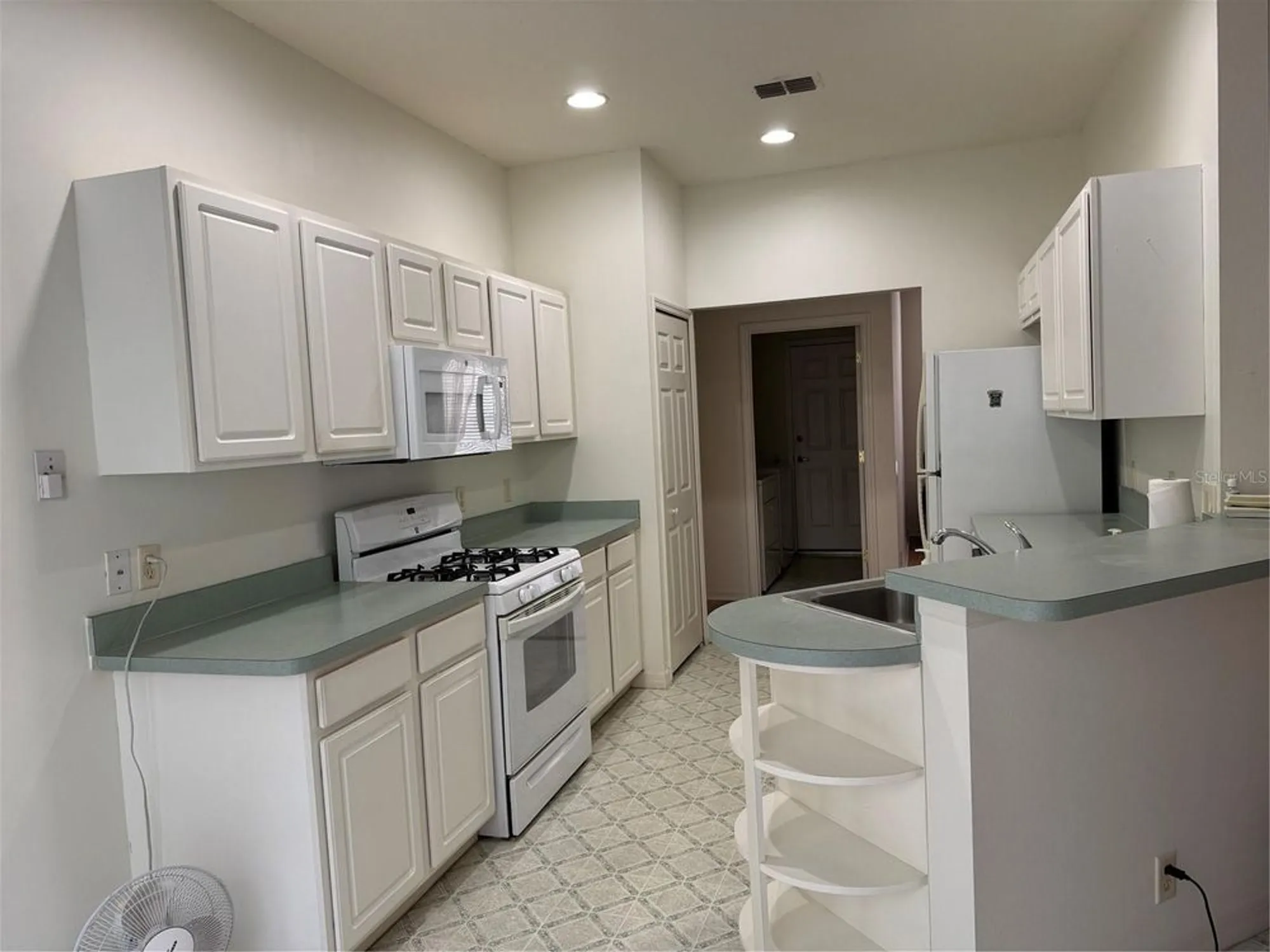 Property Slideshow image 20 of 27 | 3323 songbird ln, Lakeland, FL, 33811
