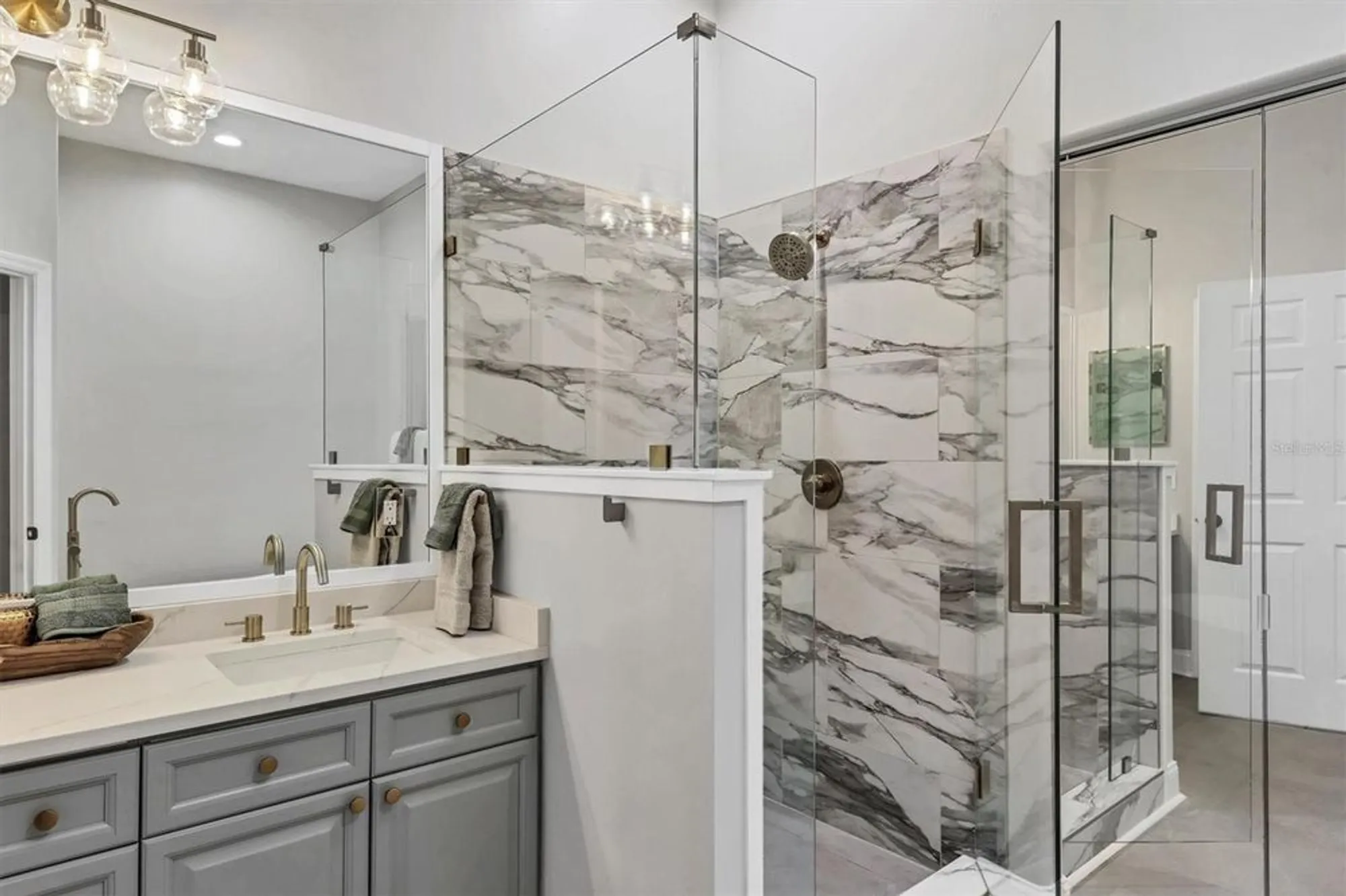 Property Slideshow image 28 of 71 | 1703 starling dr # 1703, Sarasota, FL, 34231