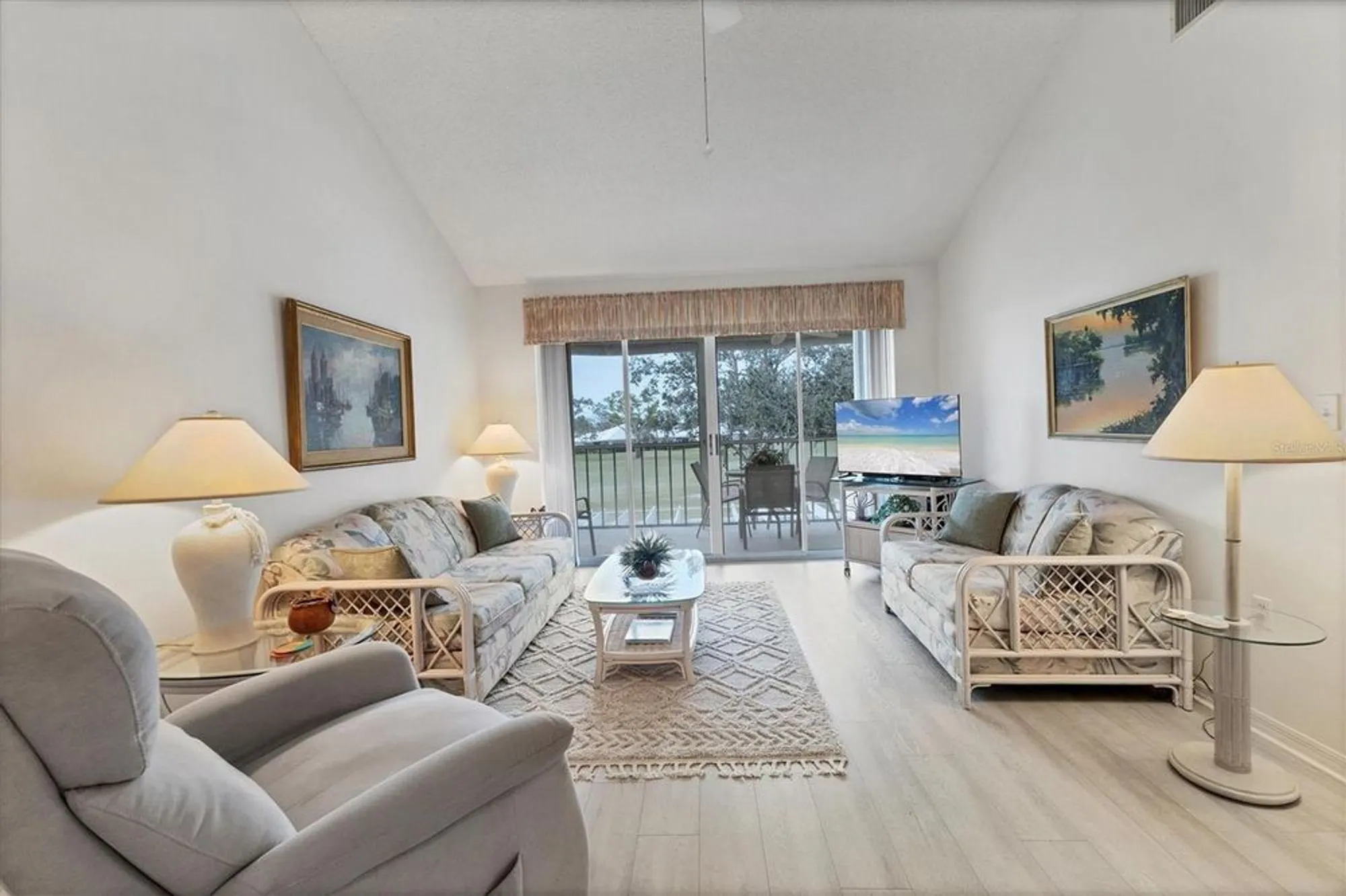 Property Slideshow image 13 of 35 | 402 cerromar cir 207, Venice, FL, 34293