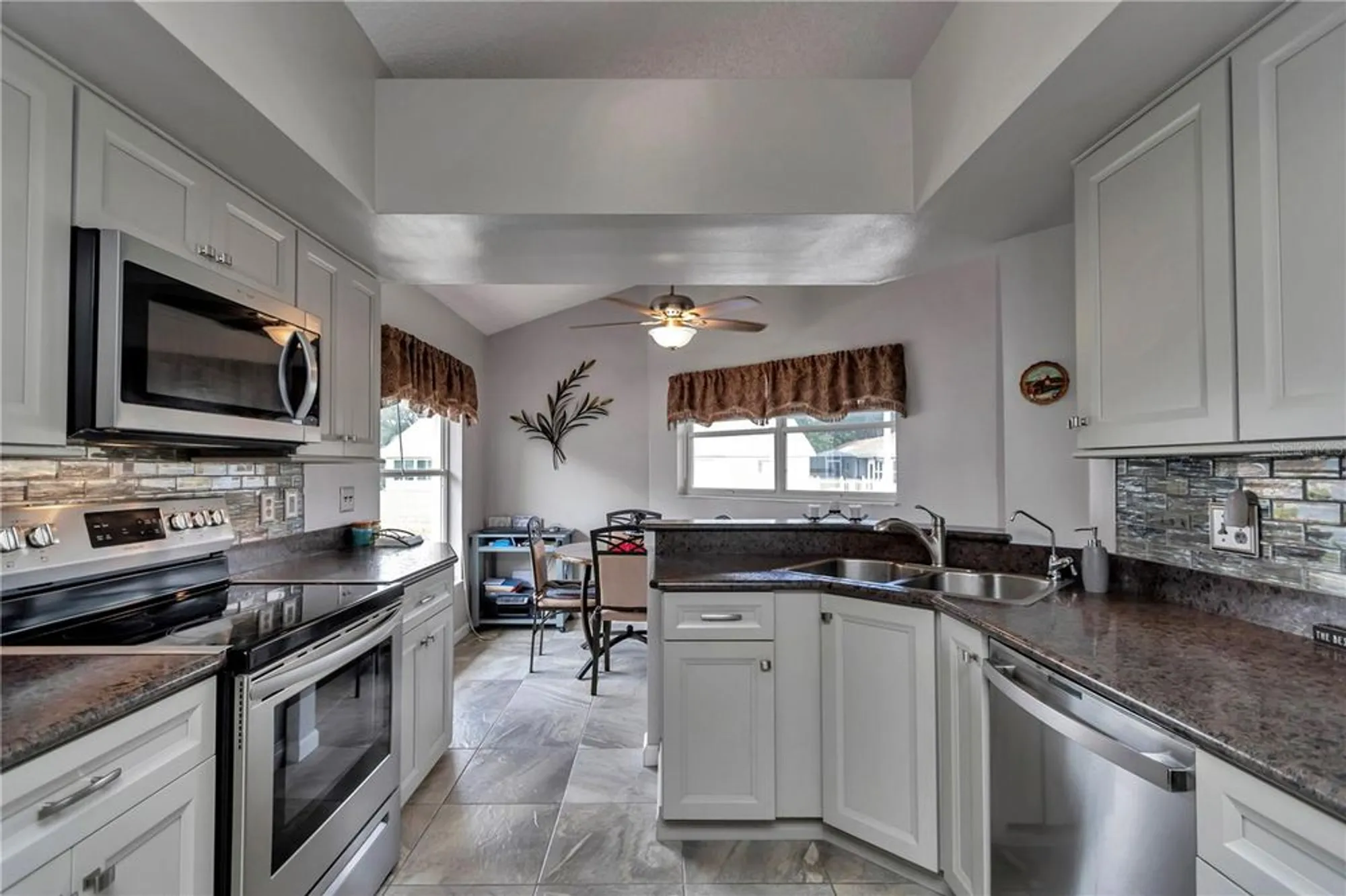 Property Slideshow image 12 of 39 | 9152 sw 91st cir, Ocala, FL, 34481