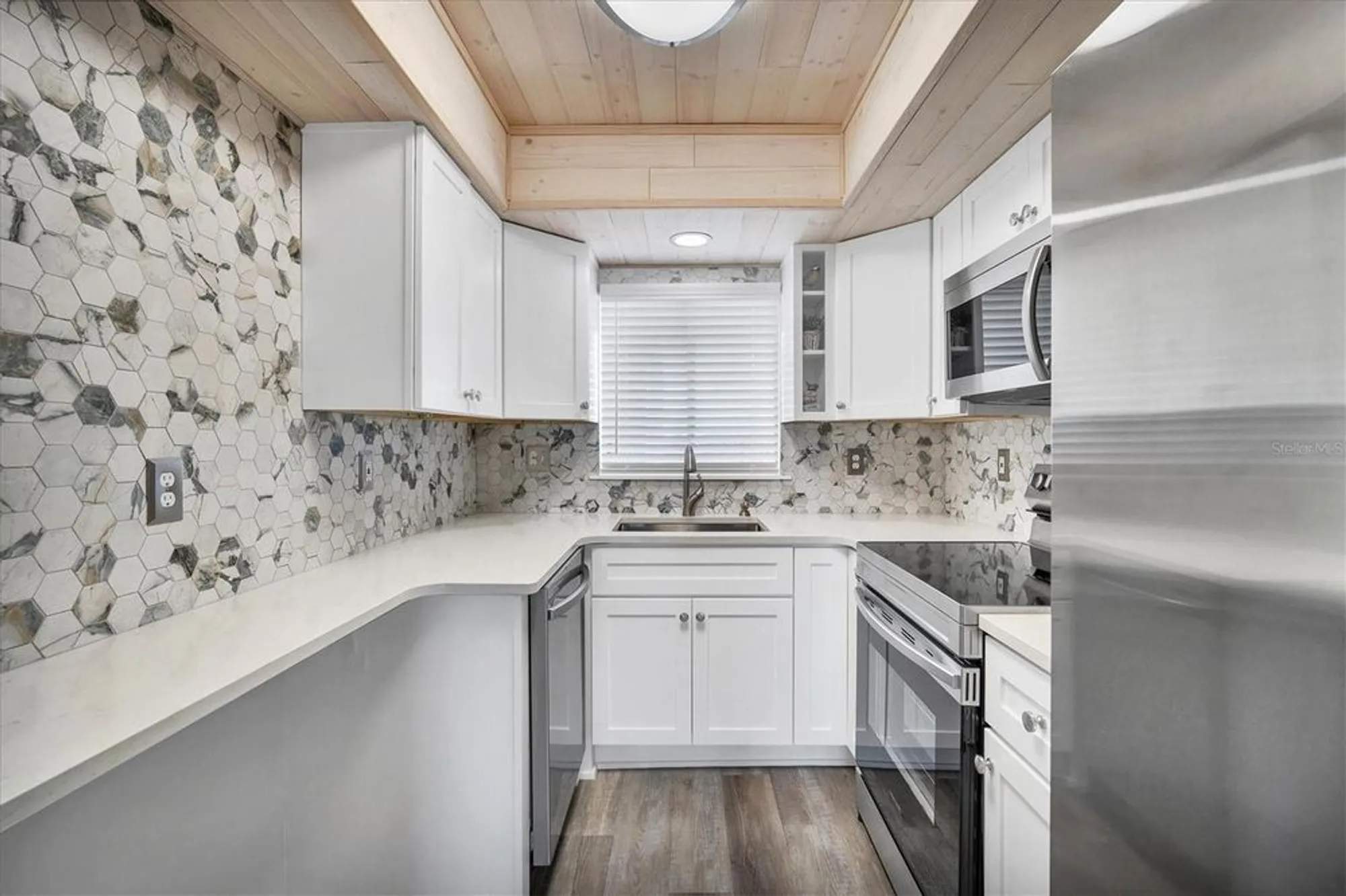 Property Slideshow image 5 of 33 | 3661 lake bayshore dr # 507j, Bradenton, FL, 34205