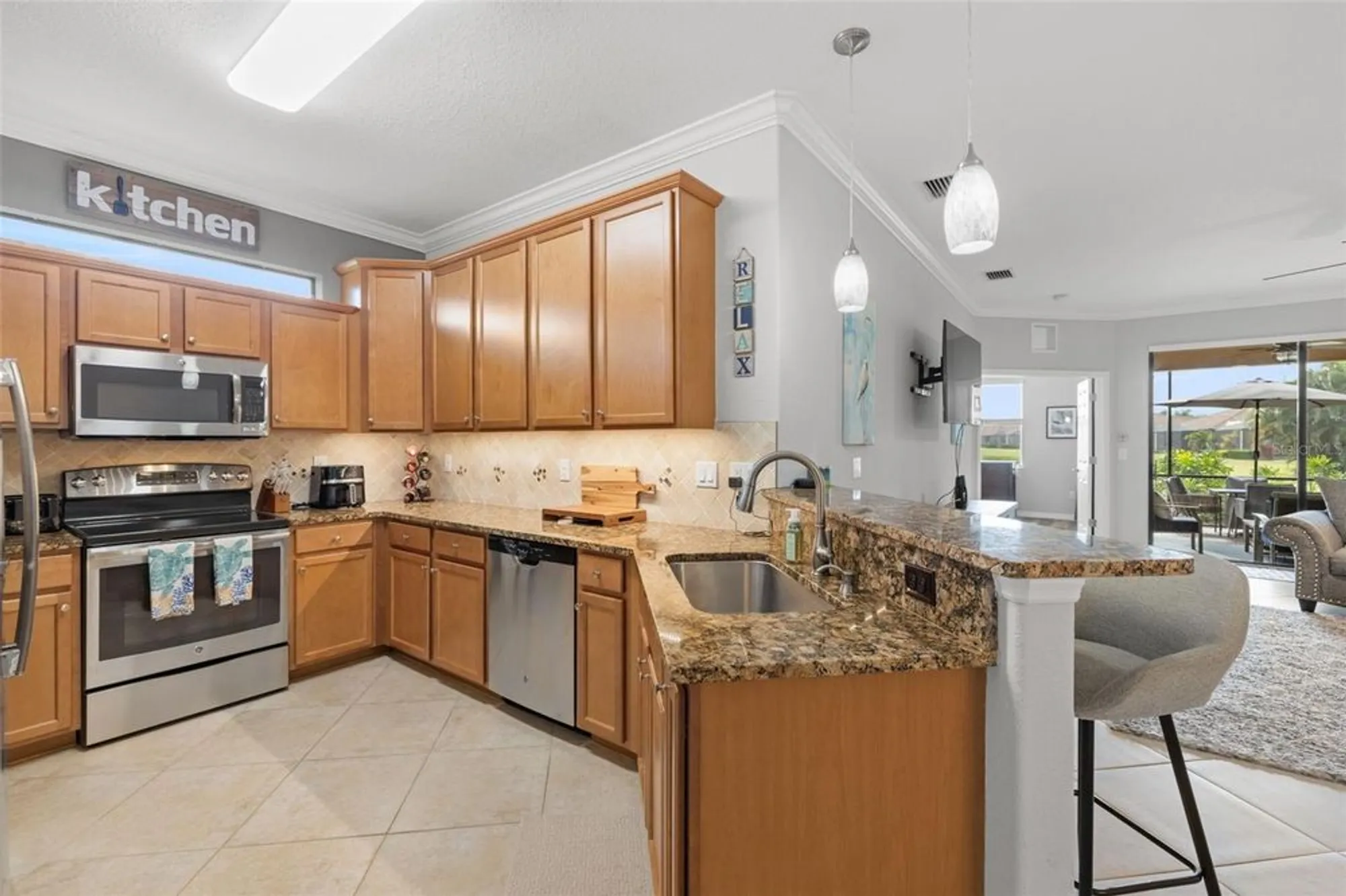 Property Slideshow image 13 of 46 | 6516 candlestick dr, Bradenton, FL, 34212