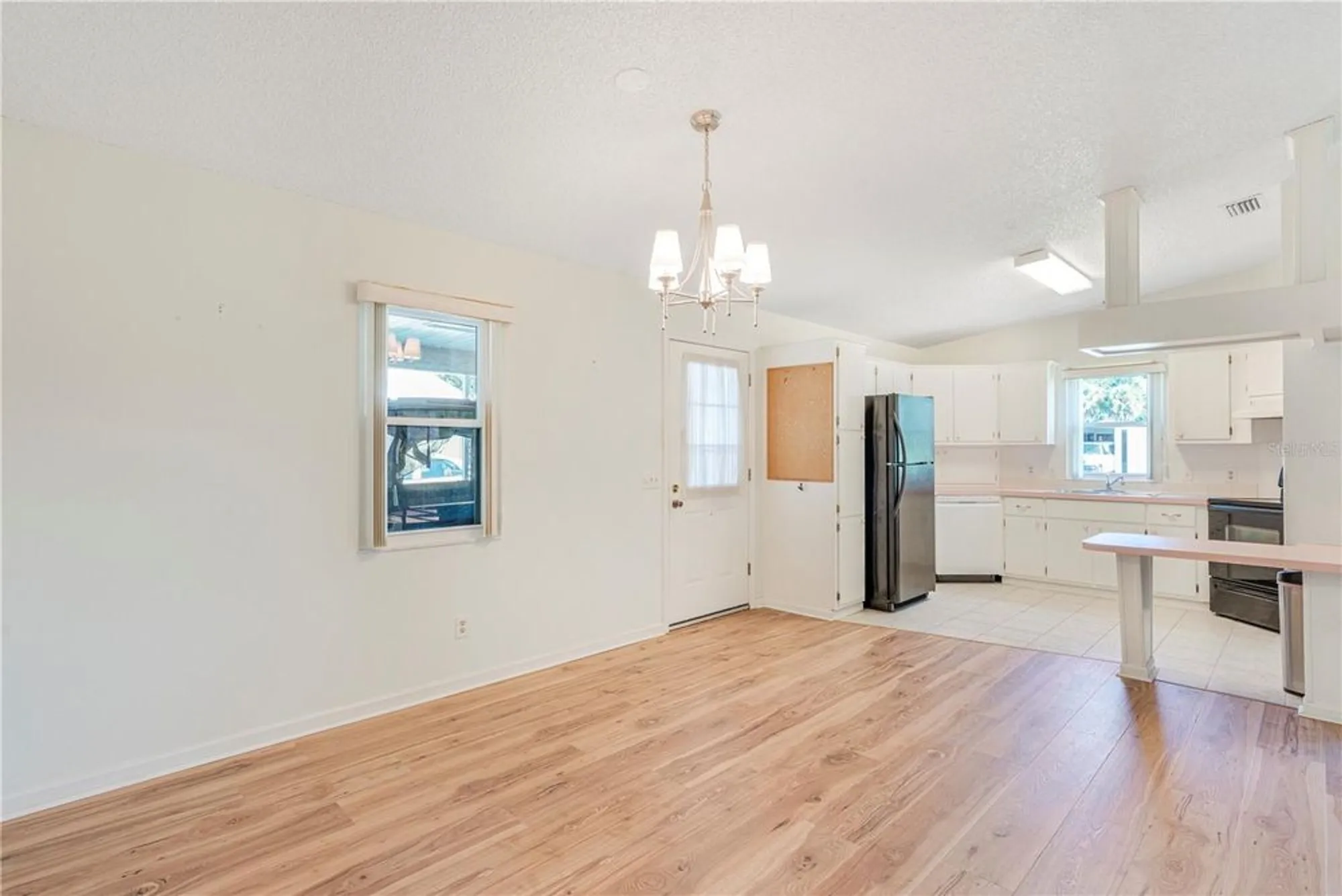 Property Slideshow image 8 of 33 | 1114 paradise dr, Lady Lake, FL, 32159