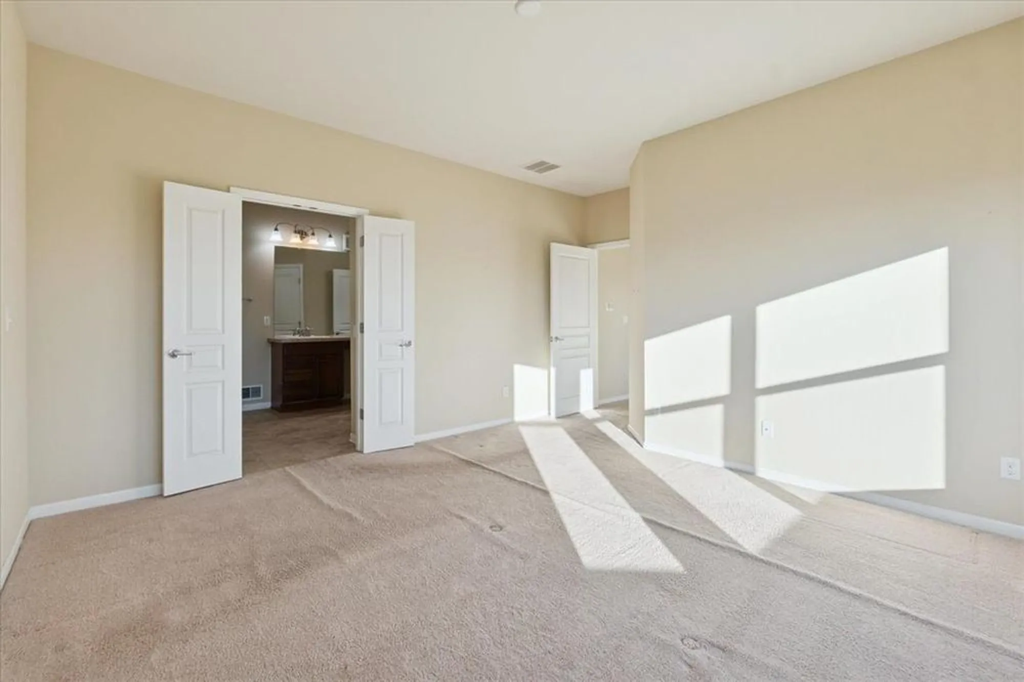 Property Slideshow image 21 of 67 | 9525 pine valley dr, Grand Blanc, MI, 48439