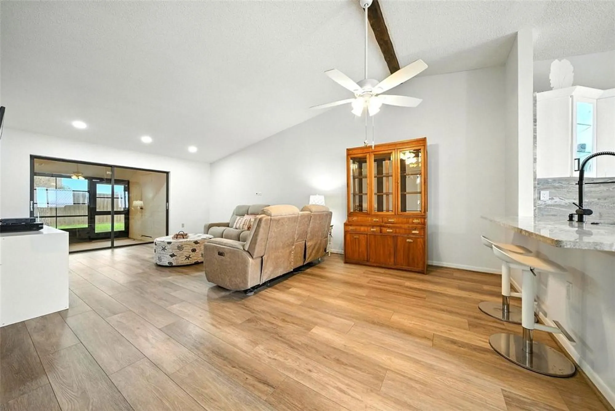 Property Slideshow image 14 of 44 | 1725 pine ridge way e, Palm Harbor, FL, 34684