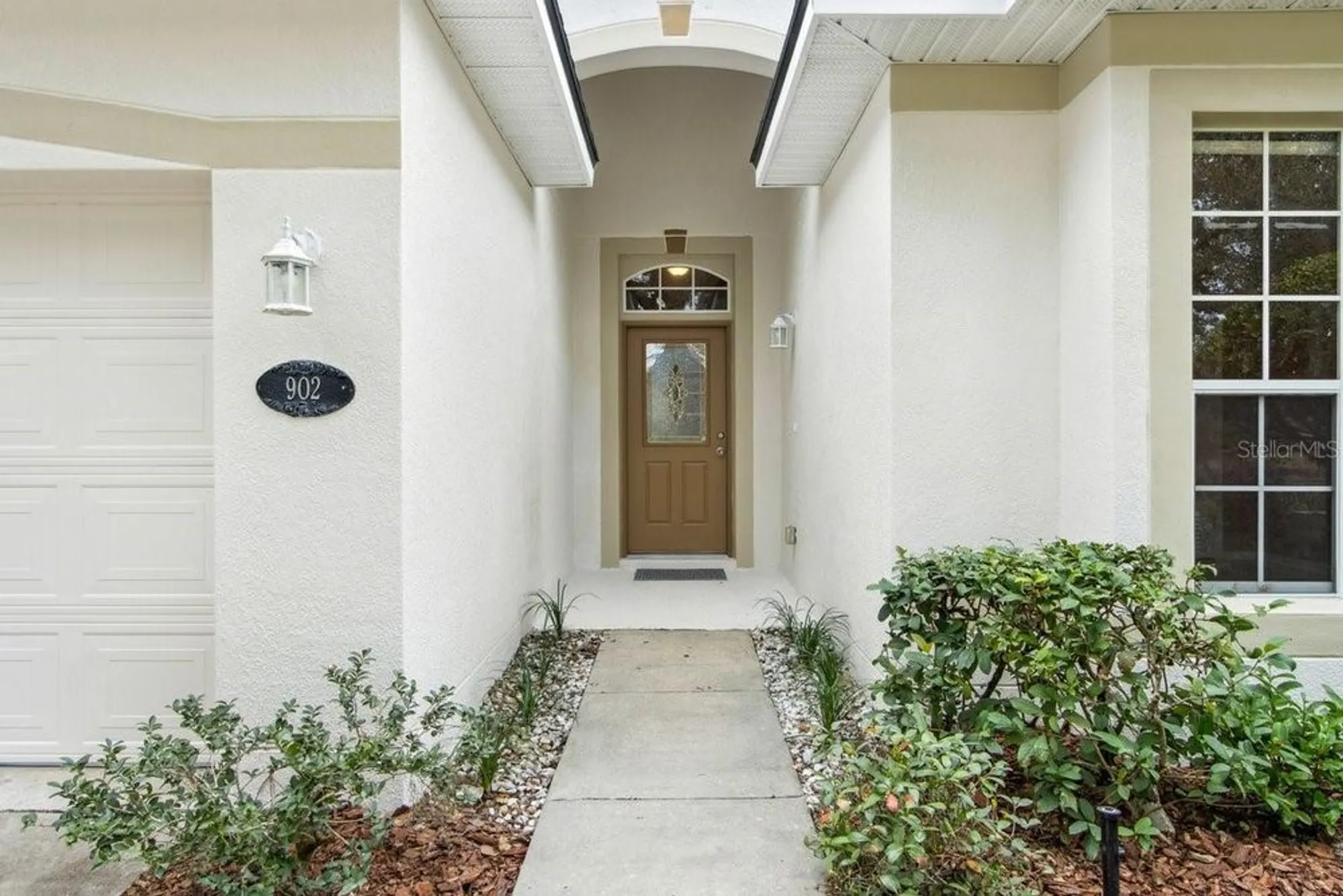 Property Slideshow image 5 of 44 | 902 heron point cir, Deland, FL, 32724