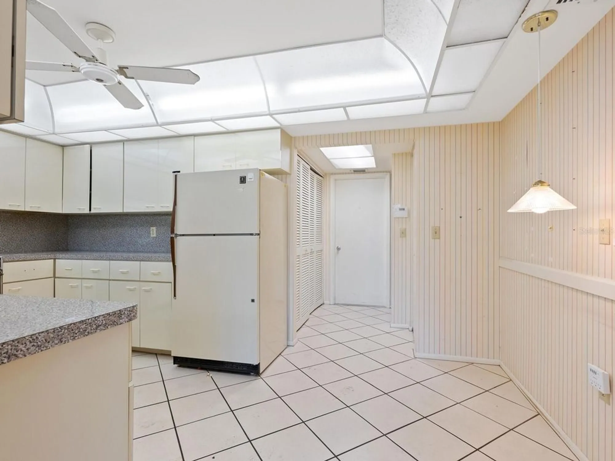 Property Slideshow image 13 of 53 | 5450 golf pointe dr, Sarasota, FL, 34243