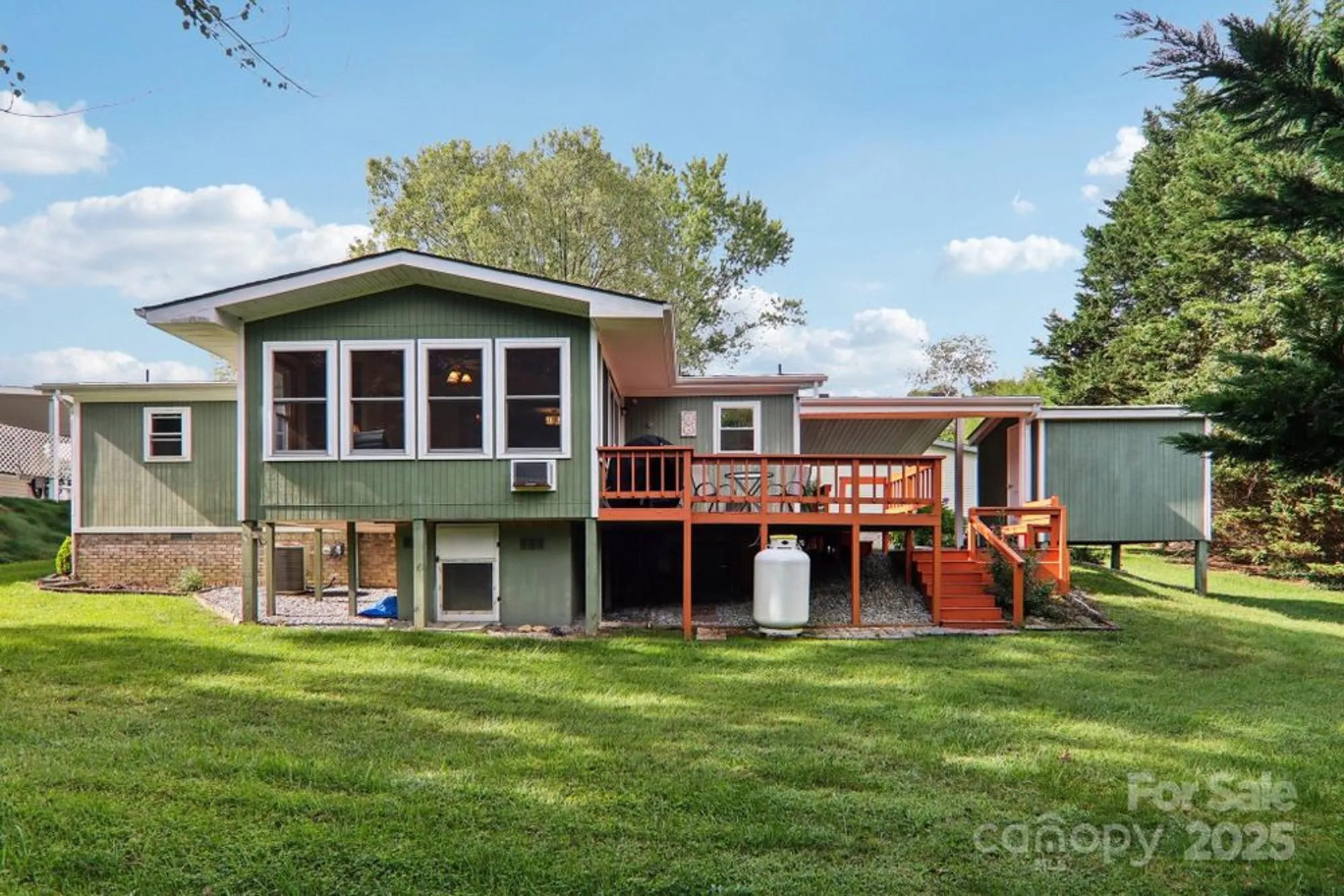 Property Slideshow image 38 of 47 | 226 cranbrook cir, Hendersonville, NC, 28792