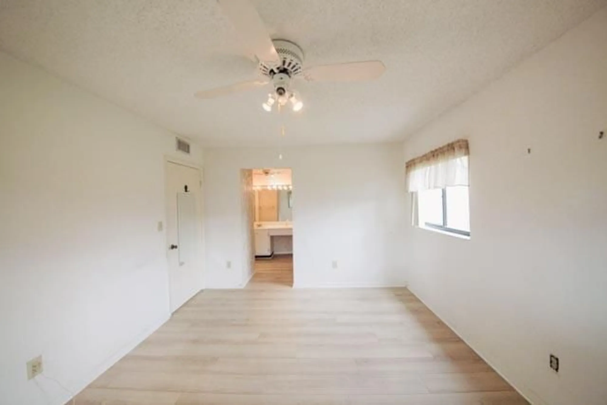 Property Slideshow image 10 of 14 | 10753 w clairmont cir 106, Tamarac, FL, 33321