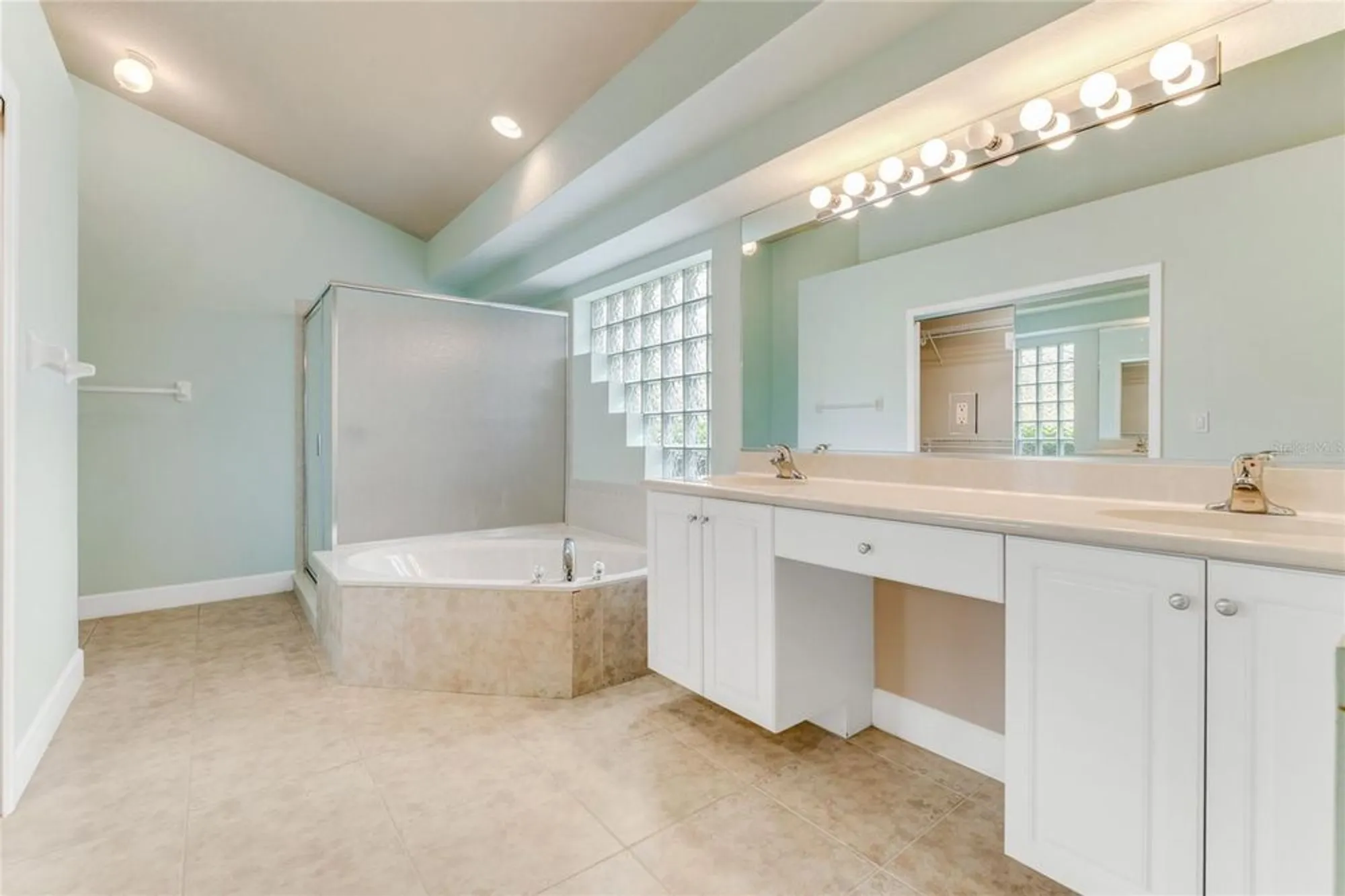 Property Slideshow image 15 of 40 | 1169 kilkenny ln, Ormond Beach, FL, 32174