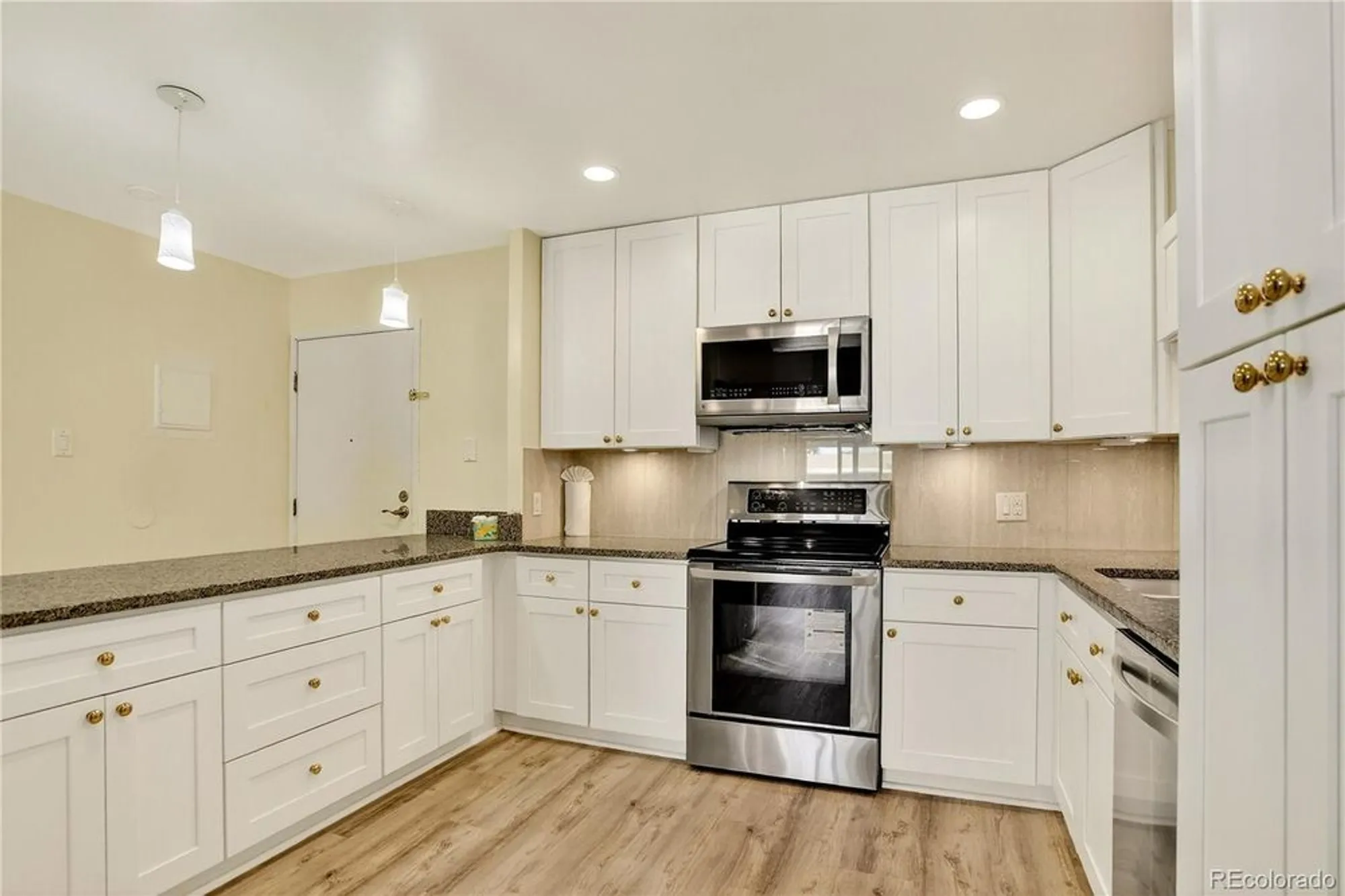 Property Slideshow image 7 of 28 | 3124 s wheeling way 404, Aurora, CO, 80014