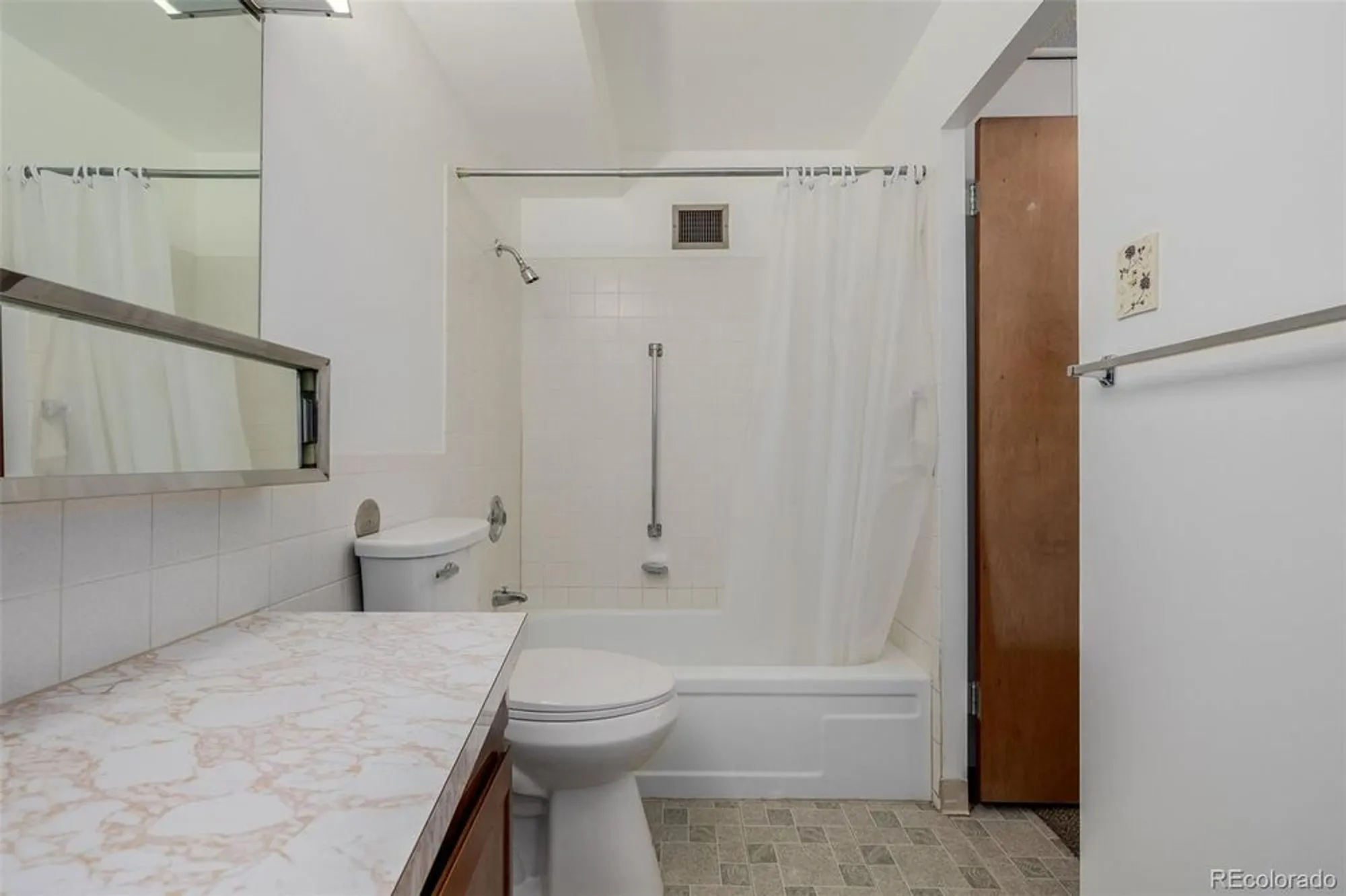 Property Slideshow image 16 of 50 | 9340 e center ave apt 8a, Denver, CO, 80247