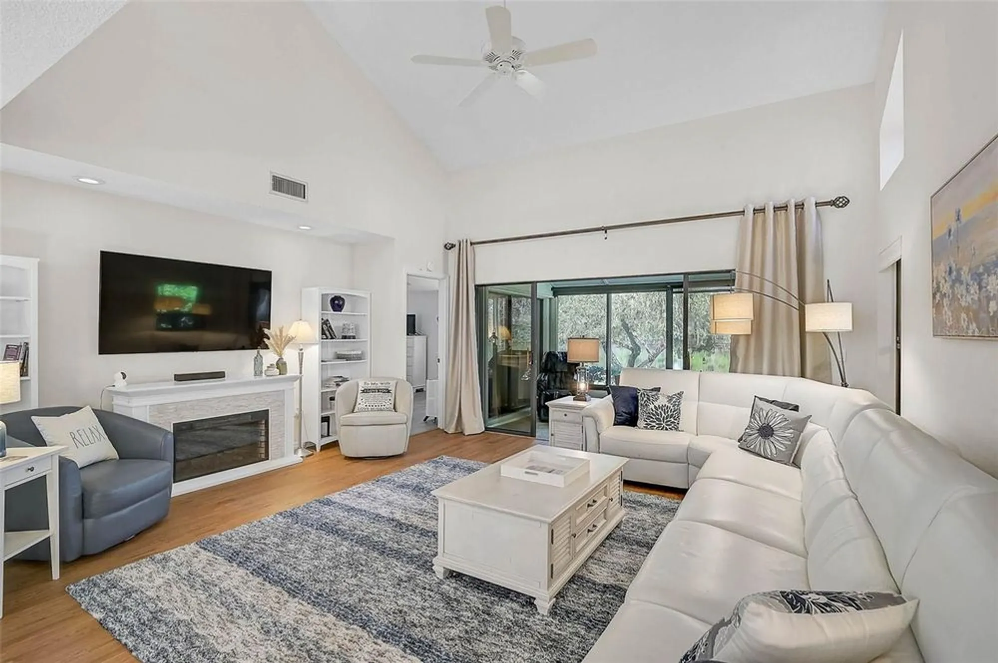 Property Slideshow image 9 of 50 | 7363 oak moss dr # 33, Sarasota, FL, 34241