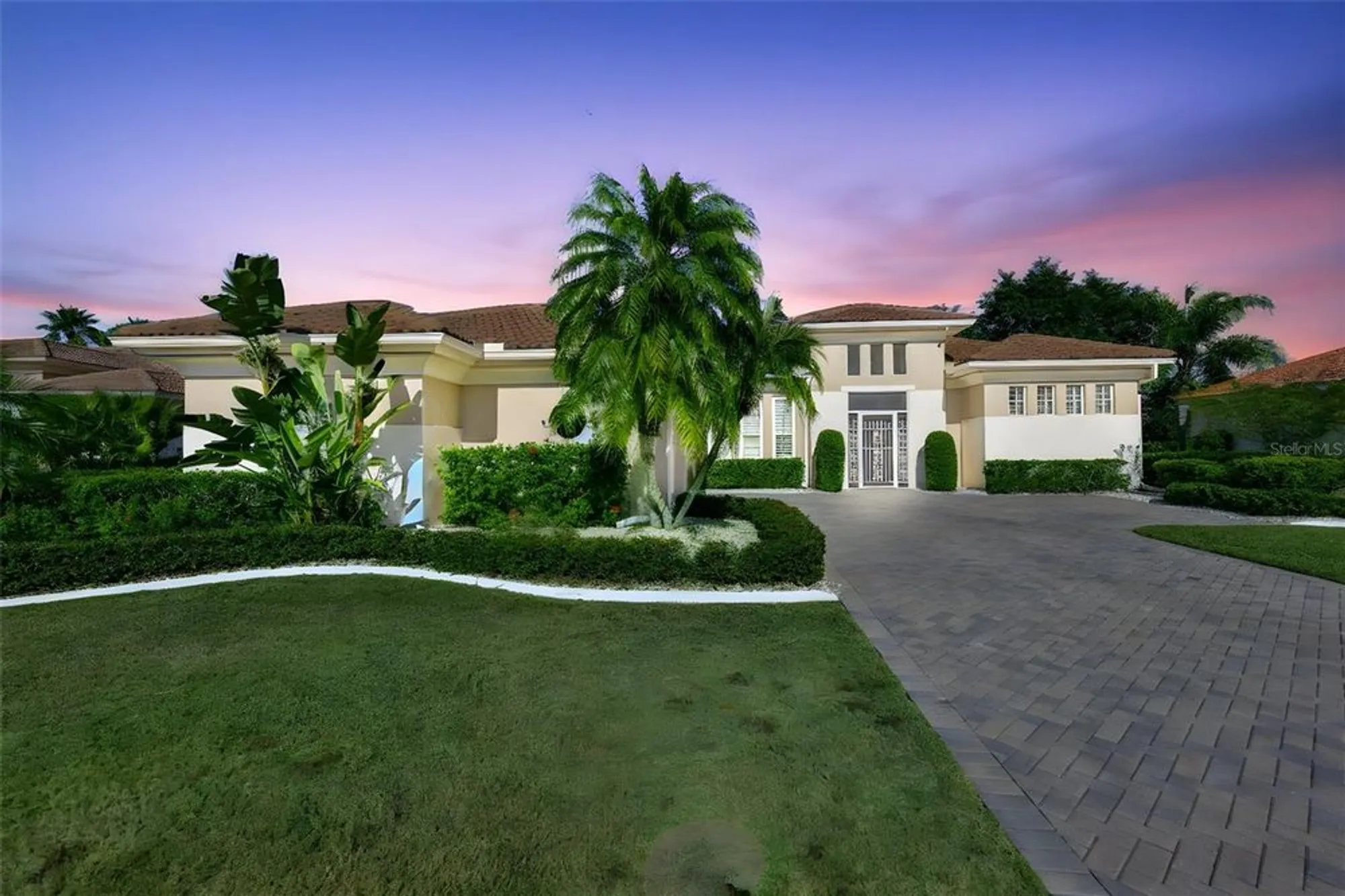 Property Slideshow image 3 of 48 | 327 noble faire dr, Sun City Center, FL, 33573