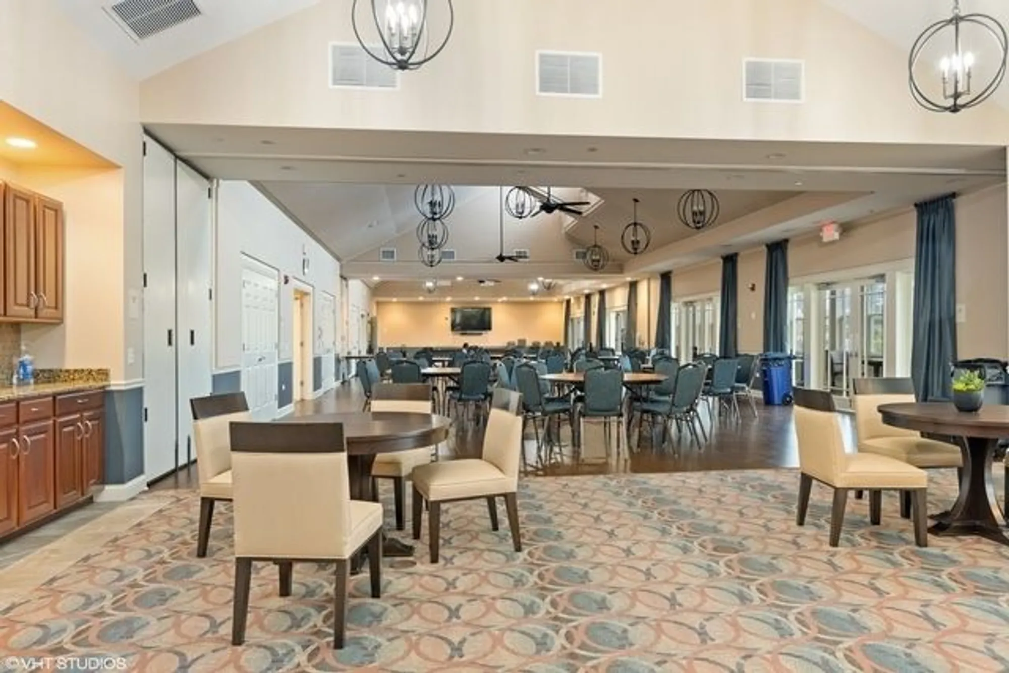 Property Slideshow image 26 of 38 | 2819 normandy cir, Naperville, IL, 60564