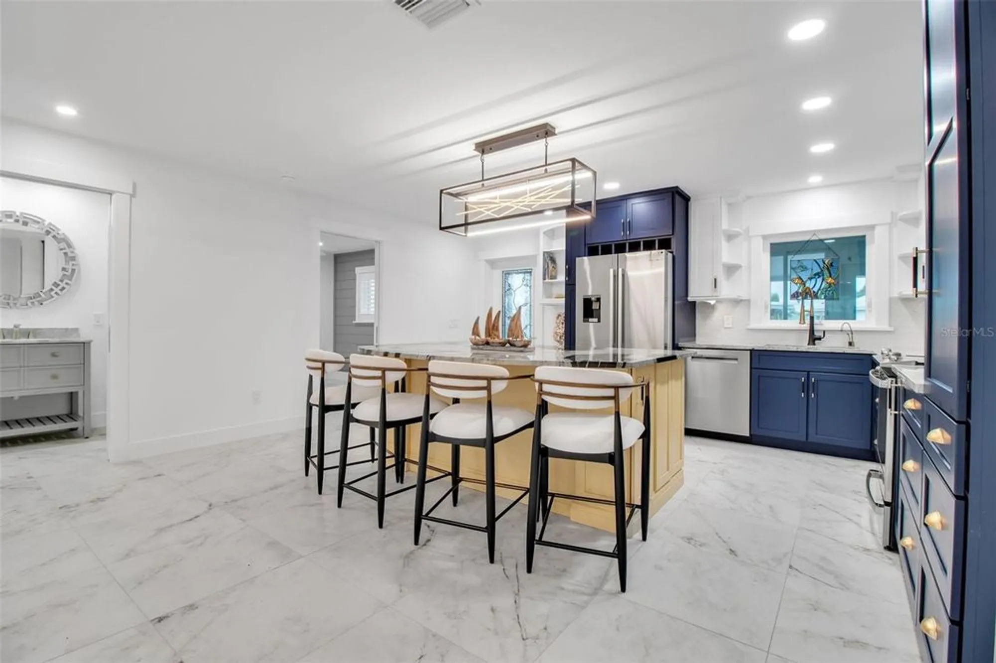 Property Slideshow image 10 of 39 | 602 fair winds dr # 602, Nokomis, FL, 34275