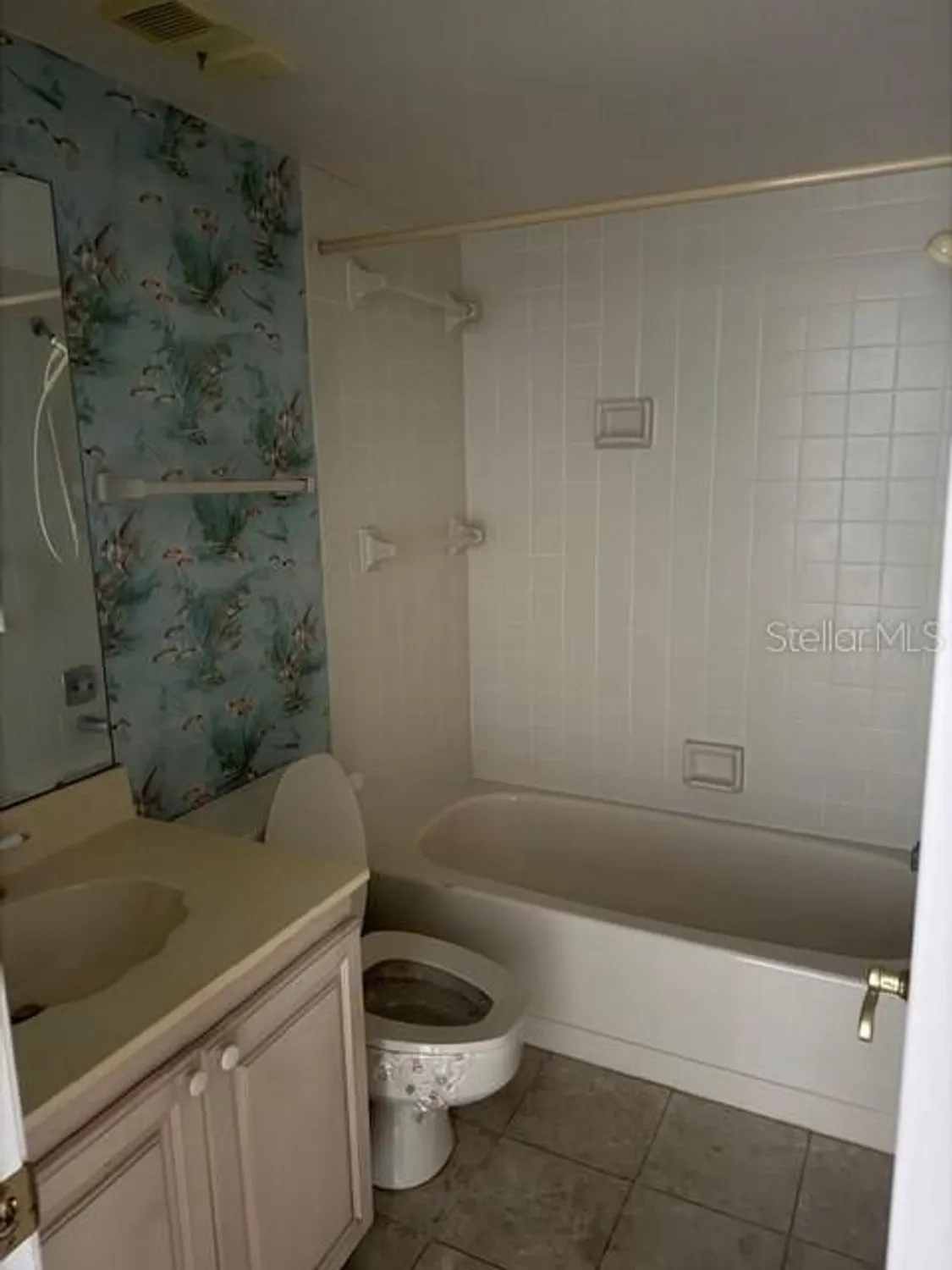 Property Slideshow image 10 of 12 | 6372 palma del mar blvd s apt 118, St Petersburg, FL, 33715