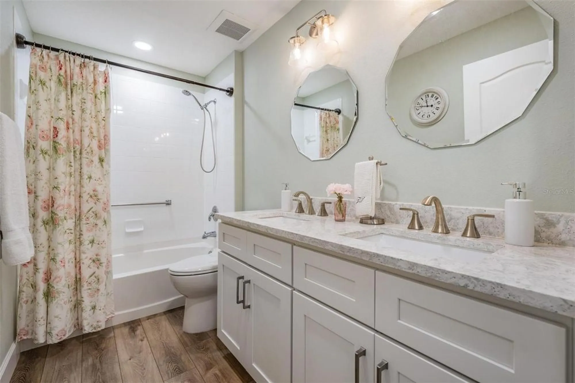 Property Slideshow image 21 of 55 | 1043 dustan pl, Trinity, FL, 34655