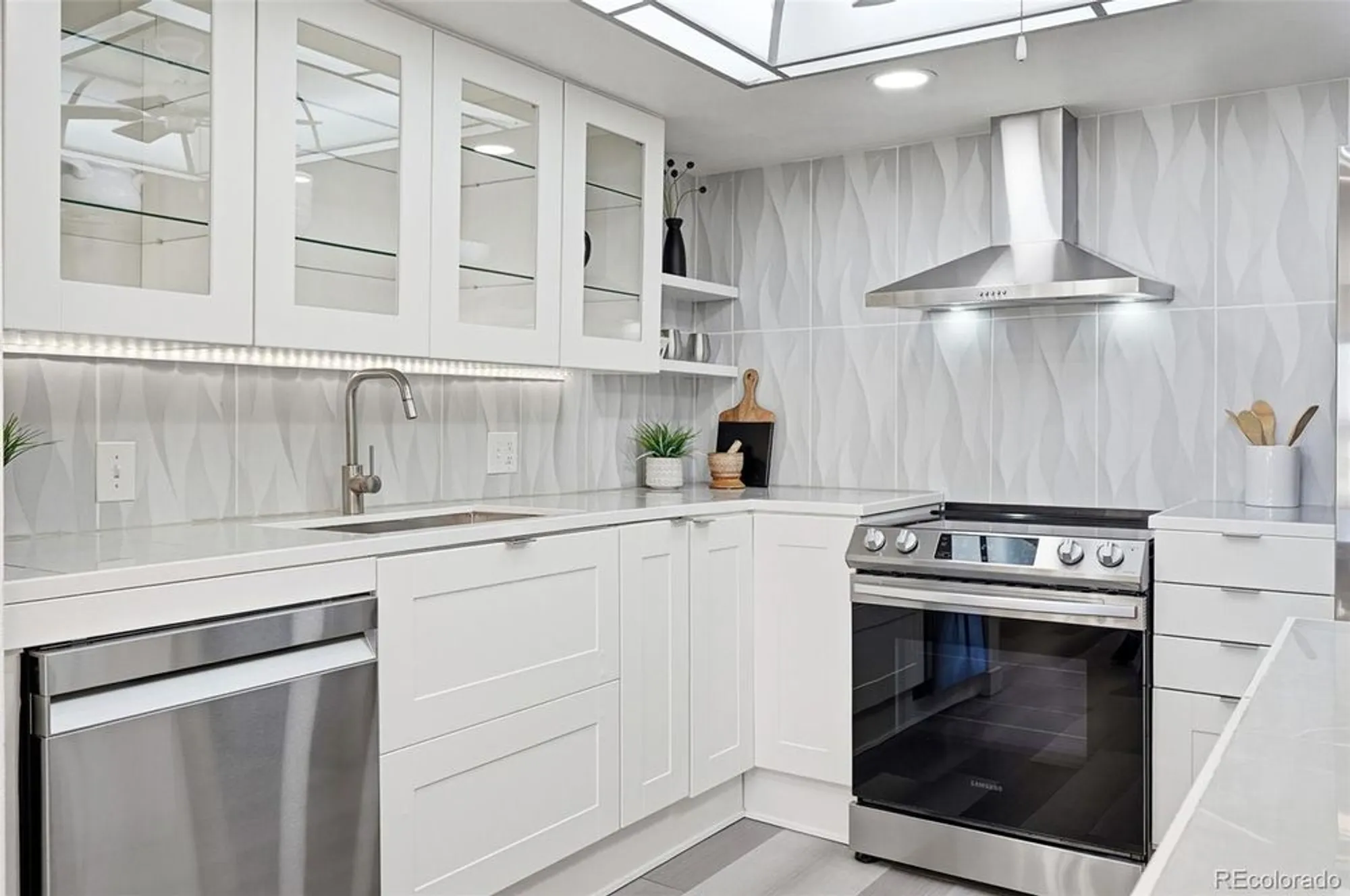 Property Slideshow image 15 of 37 | 13691 e marina dr 408, Aurora, CO, 80014