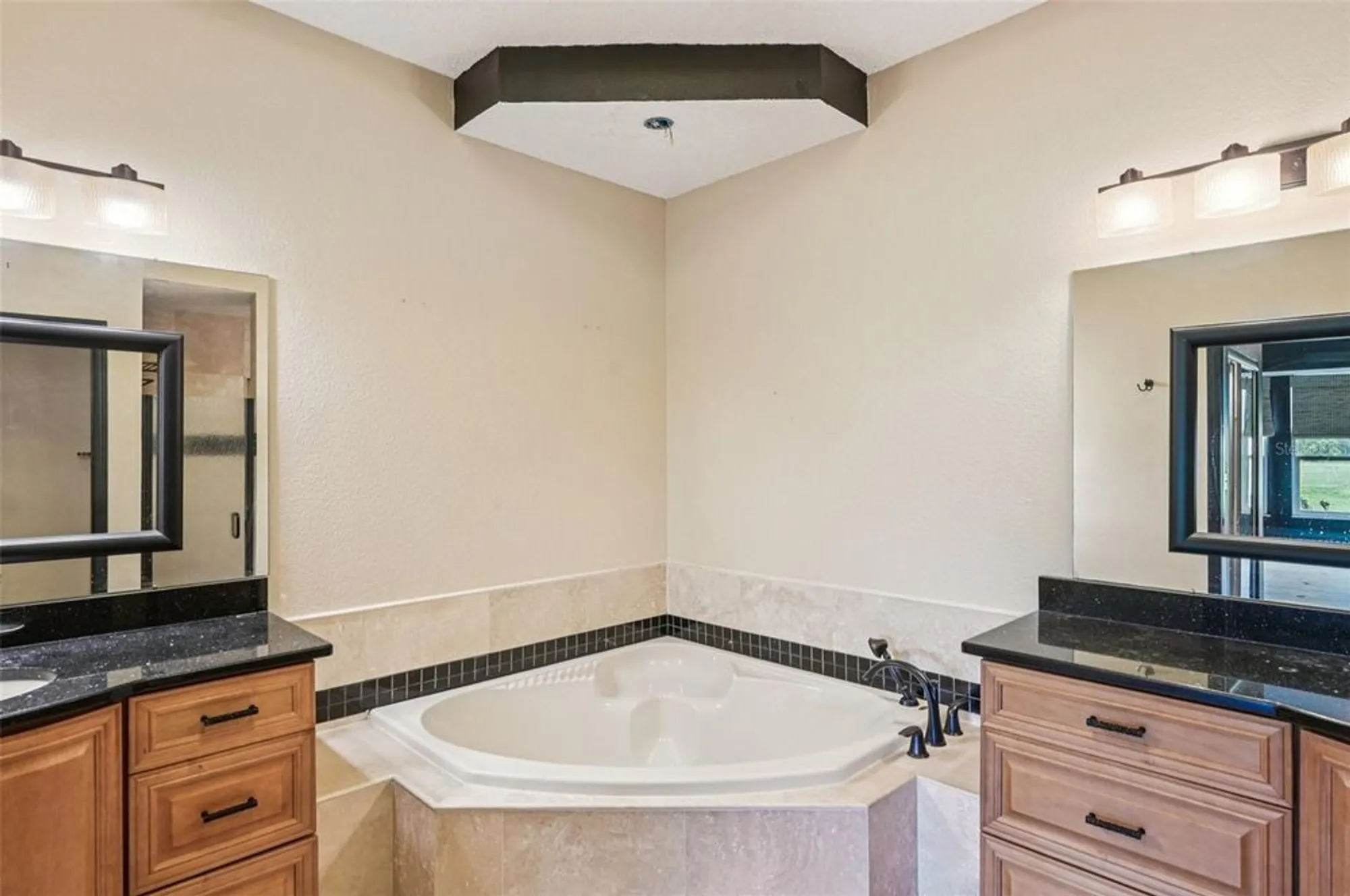 Property Slideshow image 21 of 70 | 675 masterpiece dr, Sun City Center, FL, 33573