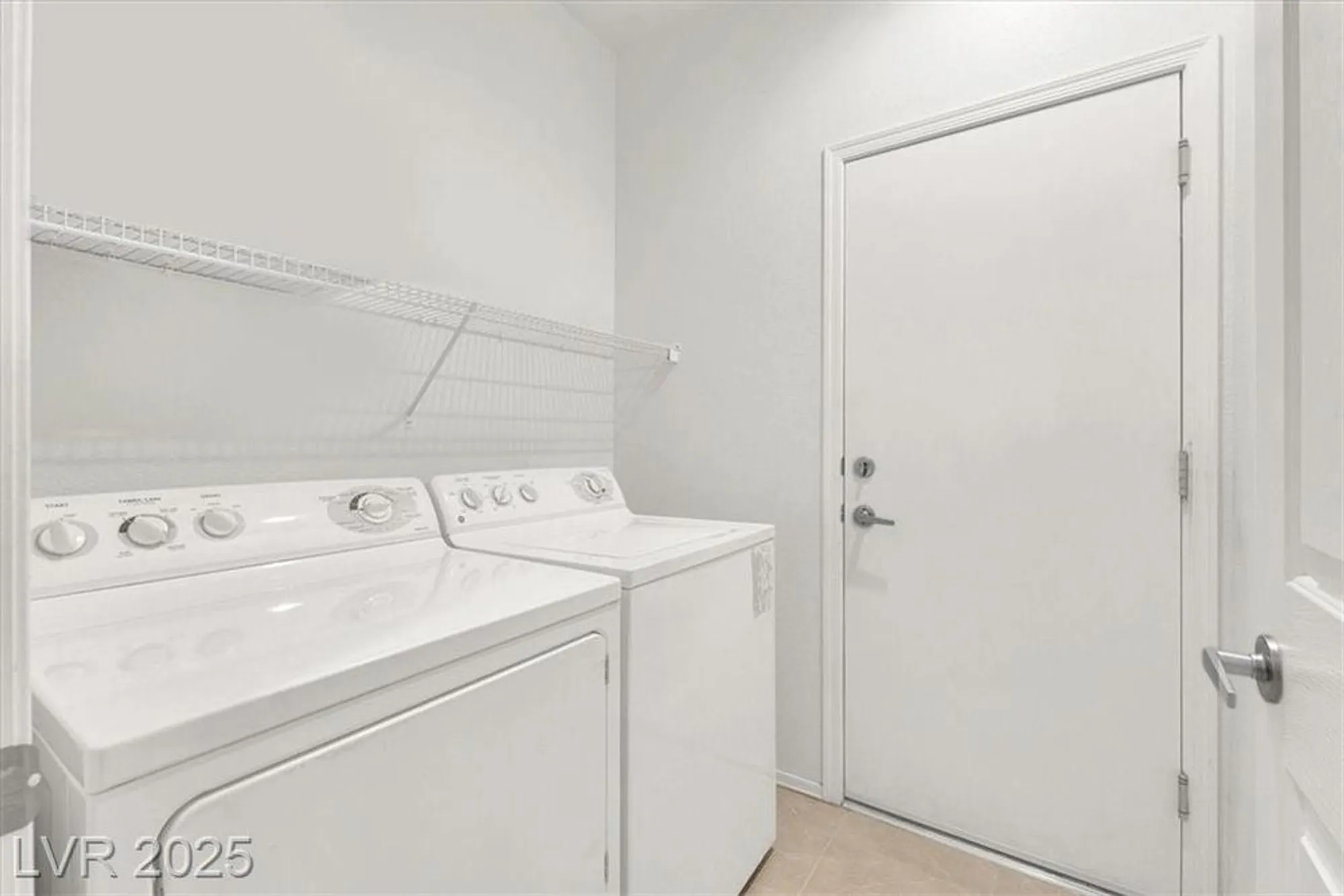 Property Slideshow image 15 of 24 | 2101 sawtooth mountain dr, Henderson, NV, 89044