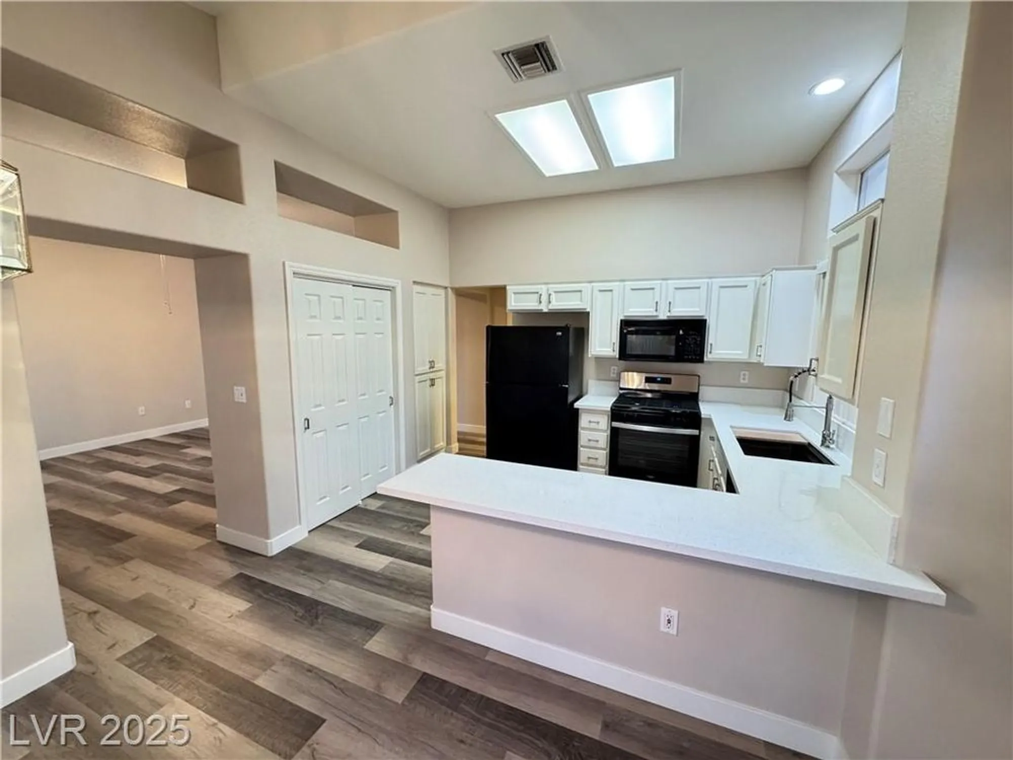 Property Slideshow image 9 of 98 | 10316 bent brook pl, Las Vegas, NV, 89134