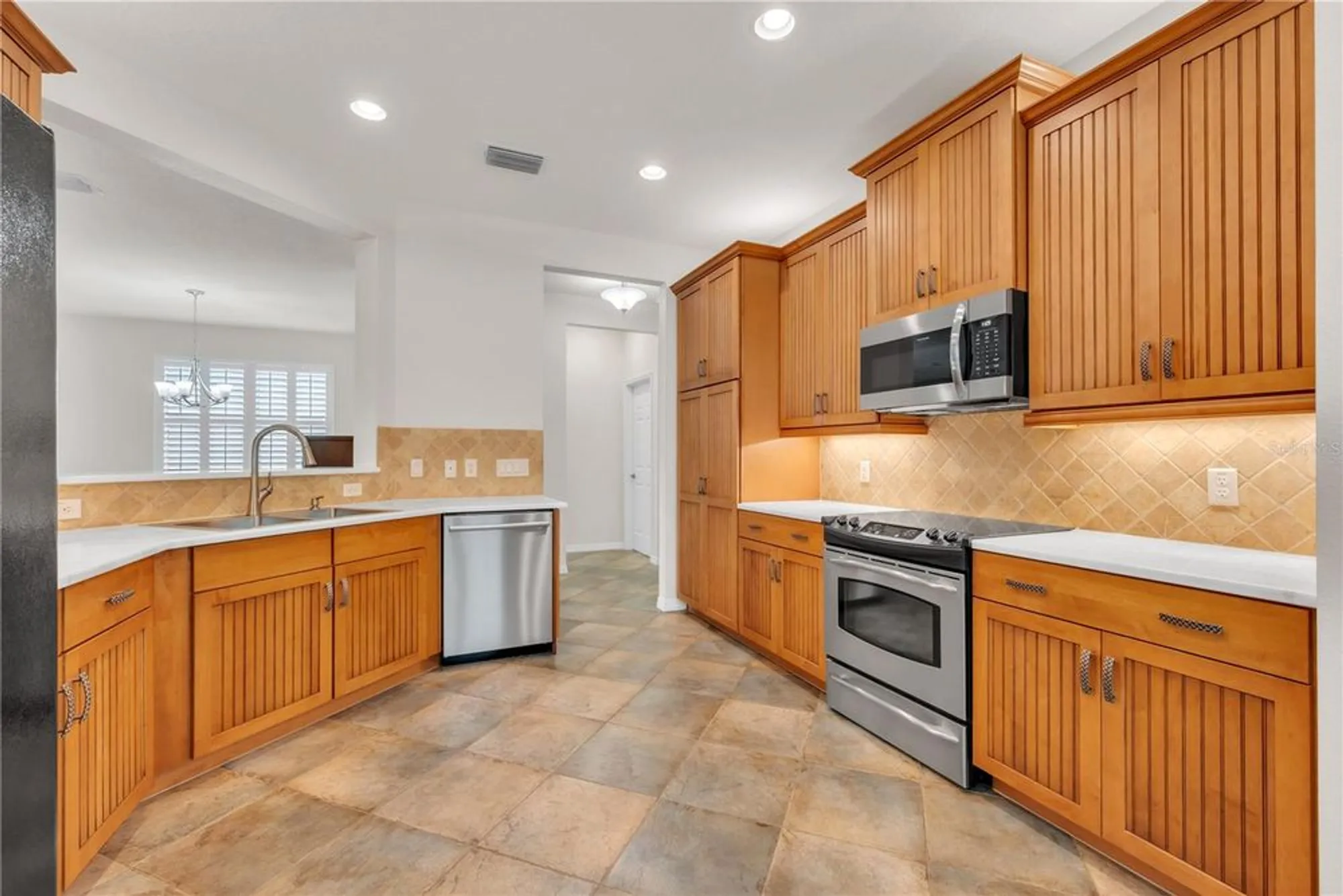 Property Slideshow image 12 of 44 | 15852 cobble mill dr, Wimauma, FL, 33598