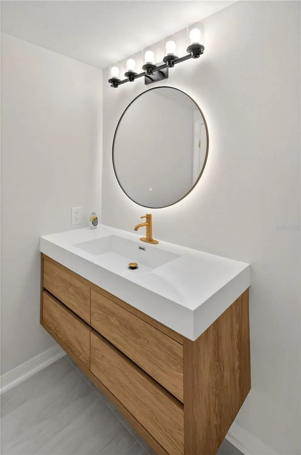 Property Slideshow image 33 of 59 | 5430 eagles point cir 202, Sarasota, FL, 34231