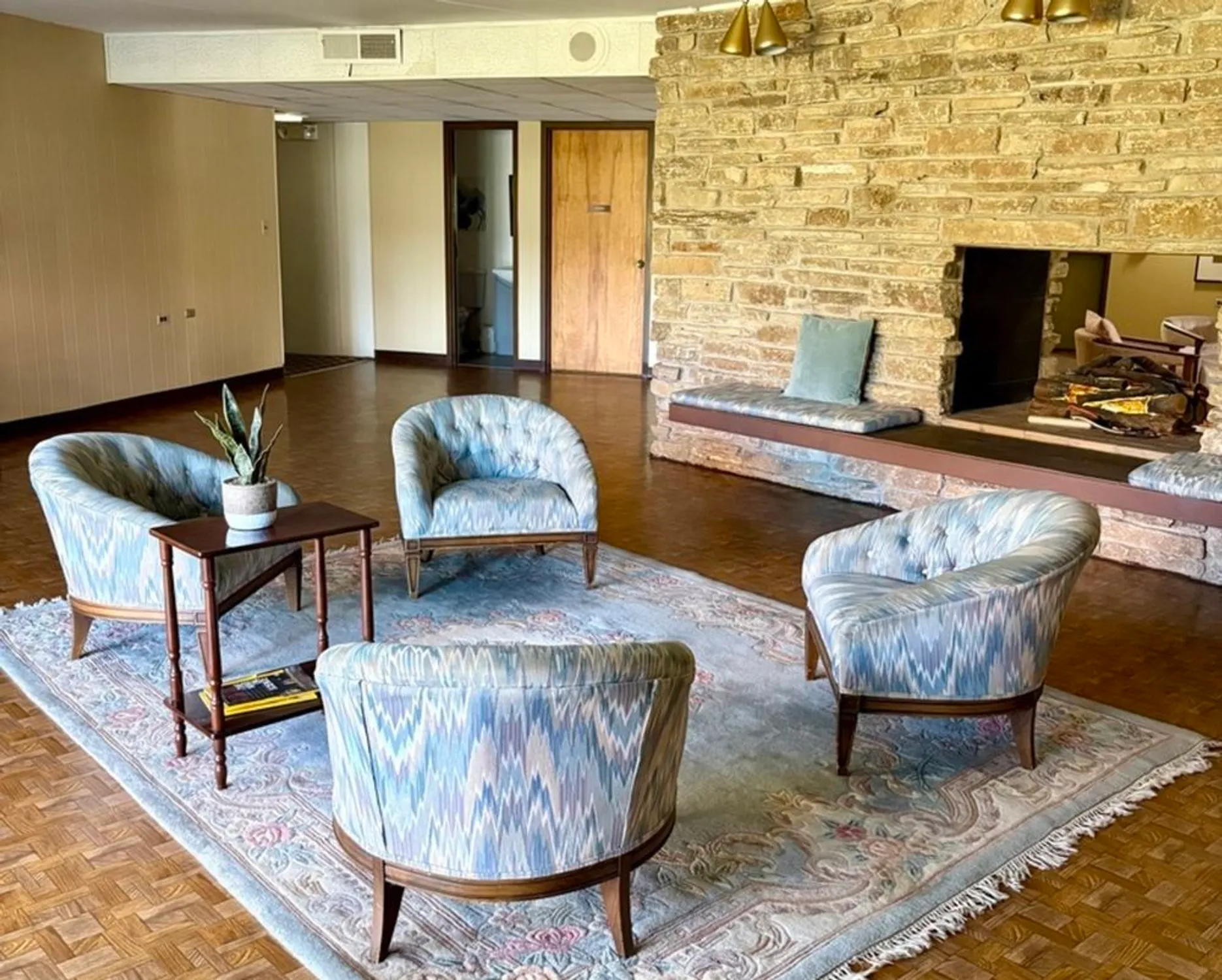 Property Slideshow image 5 of 18 | , Downers Grove, IL, 60515