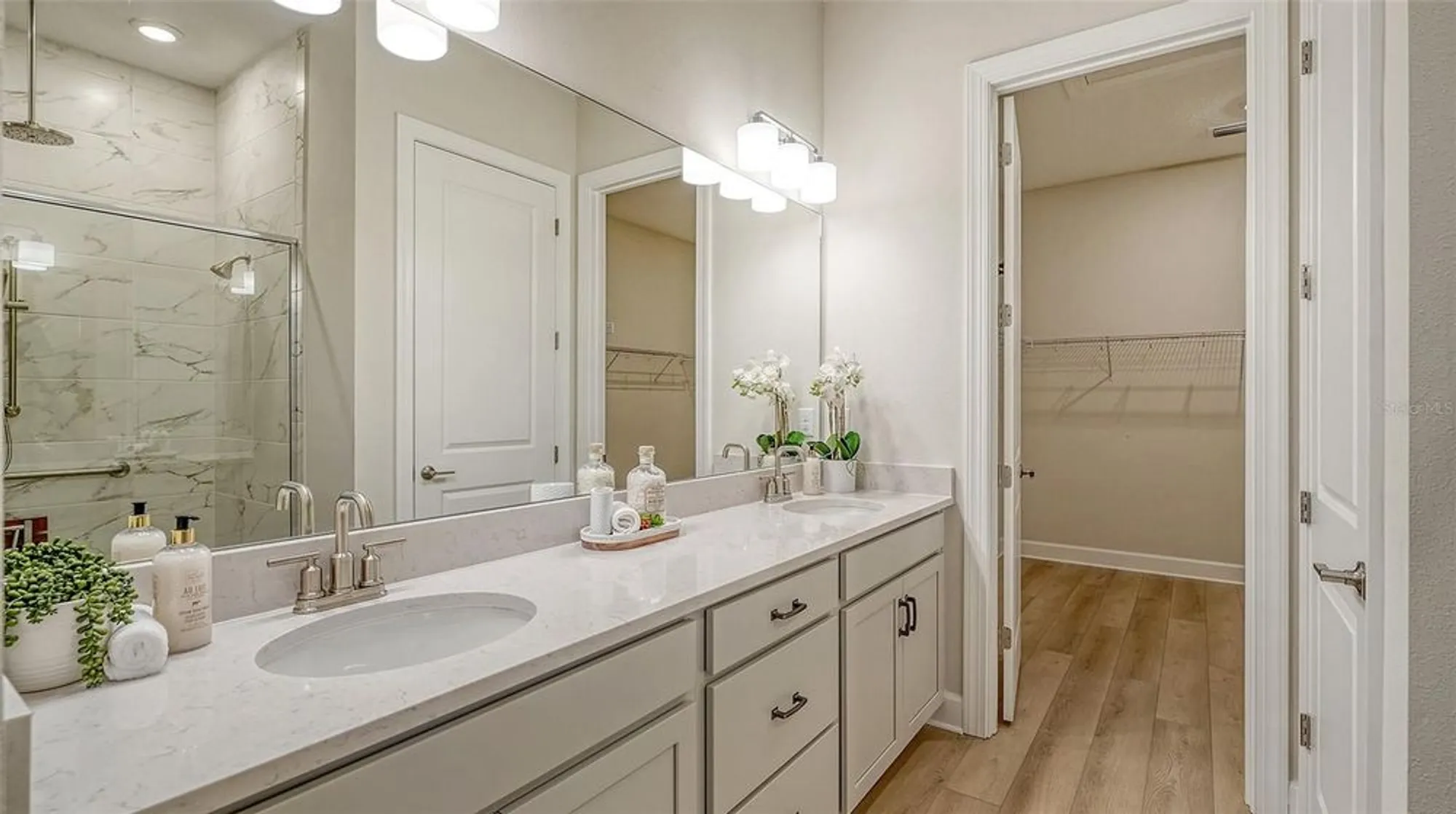 Property Slideshow image 30 of 90 | 16423 isola pl, Lakewood Ranch, FL, 34211