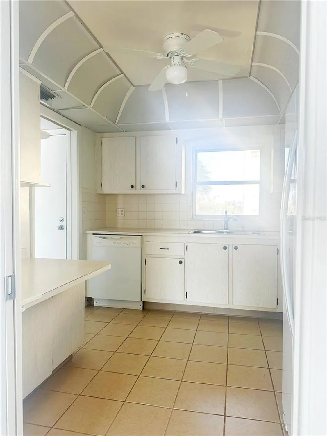 Property Slideshow image 4 of 25 | 4525 cove cir apt 304, Saint Petersburg, FL, 33708