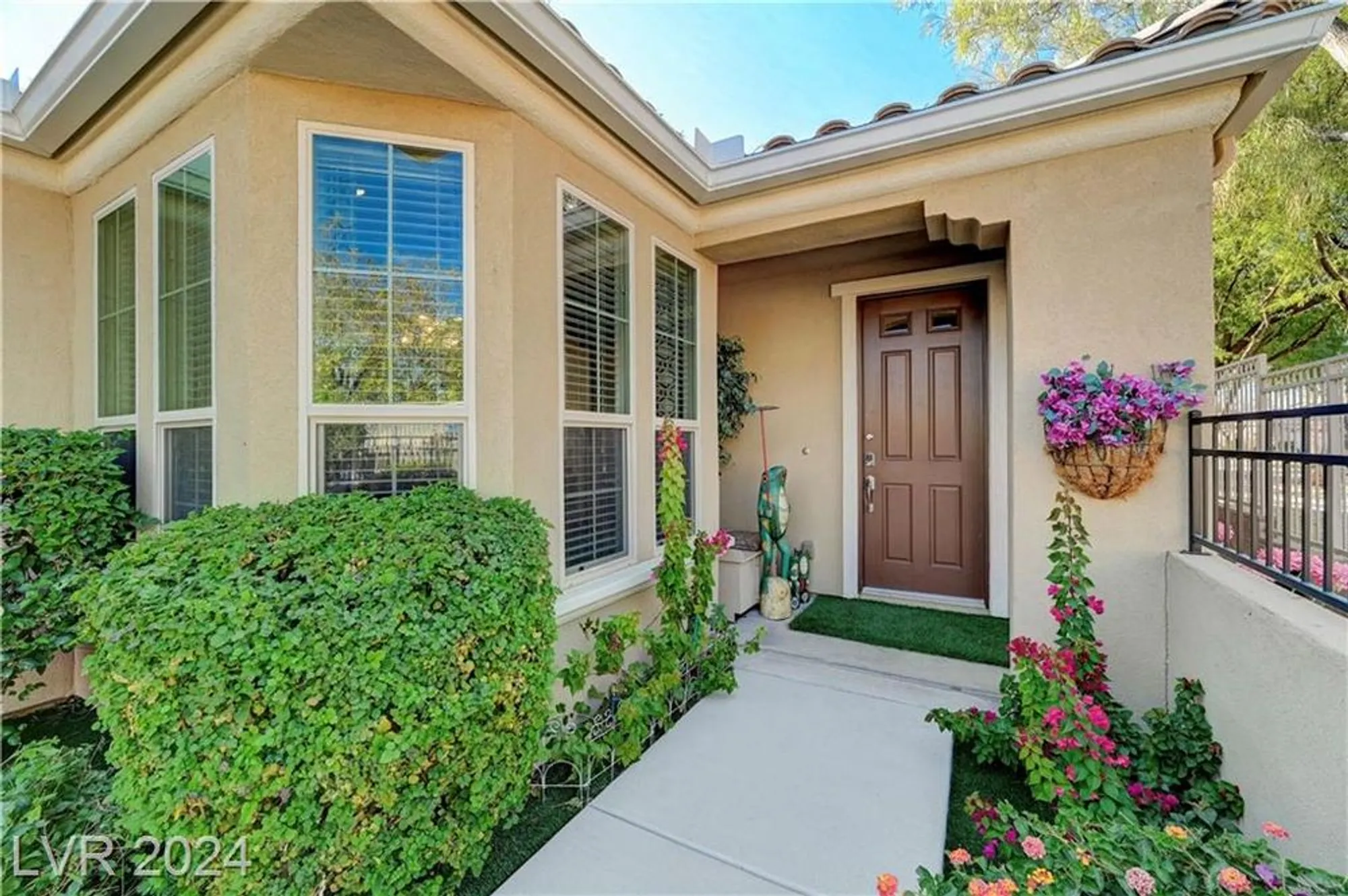 Property Slideshow image 9 of 86 | 5721 keystone crest st, North Las Vegas, NV, 89081