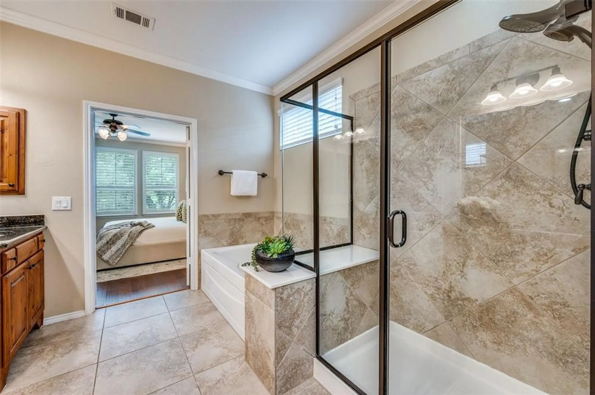Property Slideshow image 16 of 26 | 1698 overwood dr, Frisco, TX, 75036