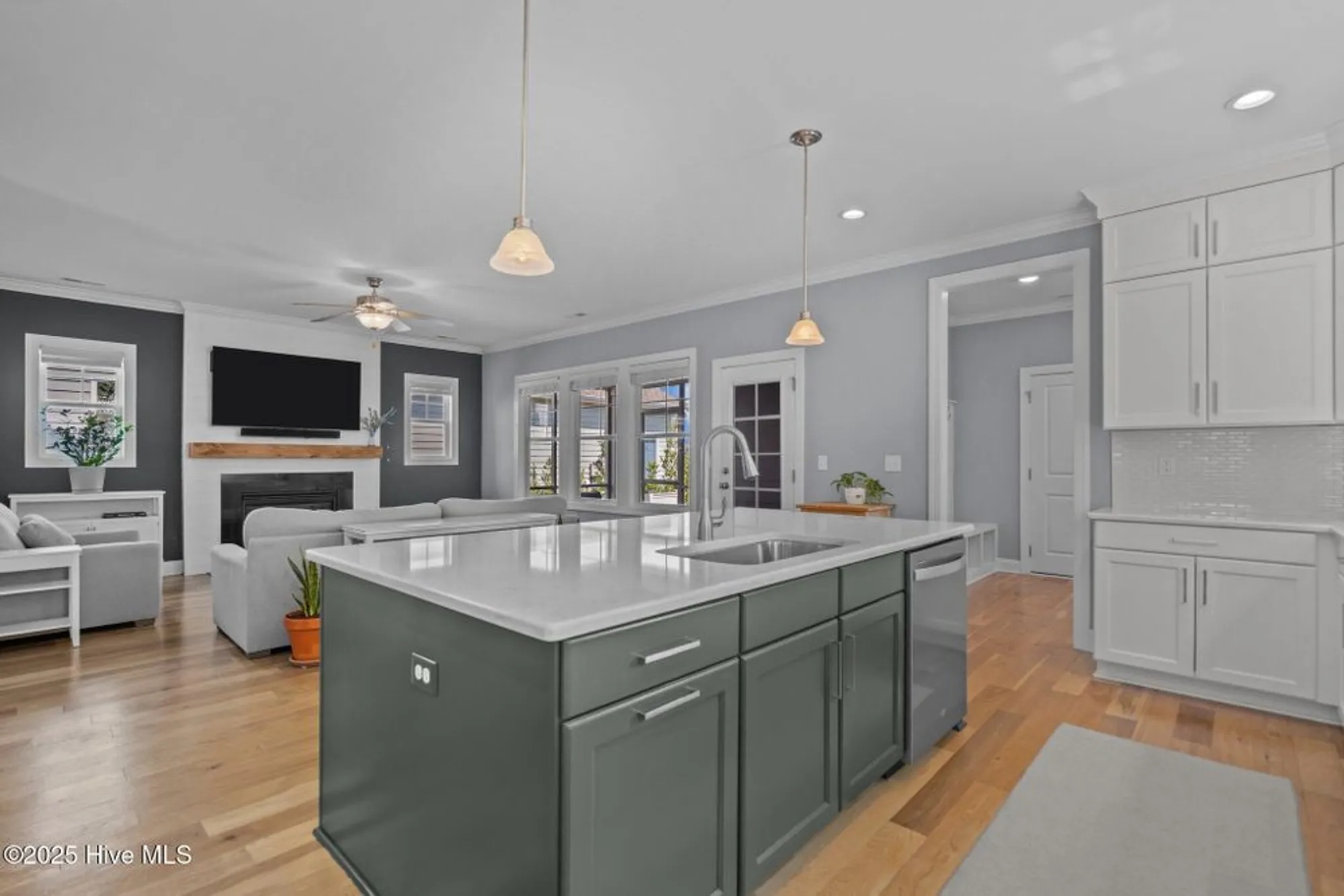 Property Slideshow image 8 of 63 | 4563 old towne st, Wilmington, NC, 28412