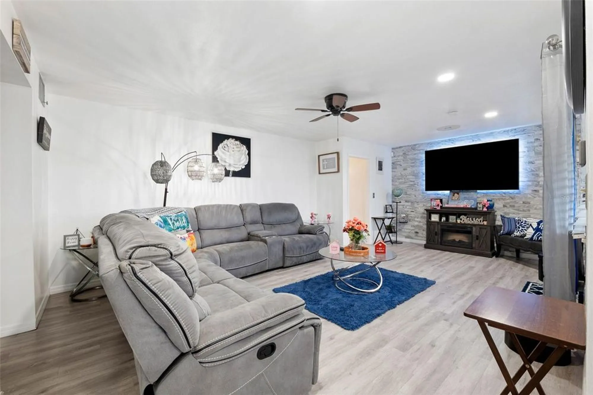 Property Slideshow image 12 of 19 | 1205 hacienda dr, Sun City Center, FL, 33573