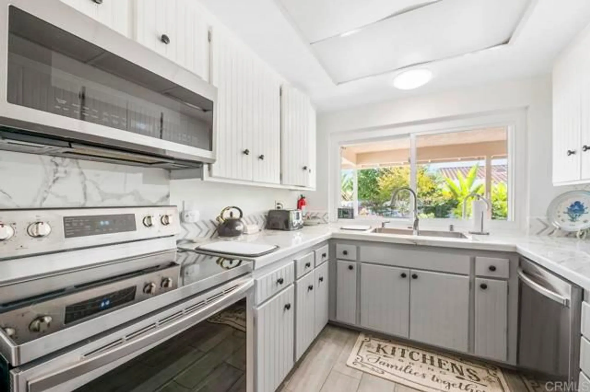 Property Slideshow image 16 of 33 | 17503 plaza dolores, San Diego, CA, 92128