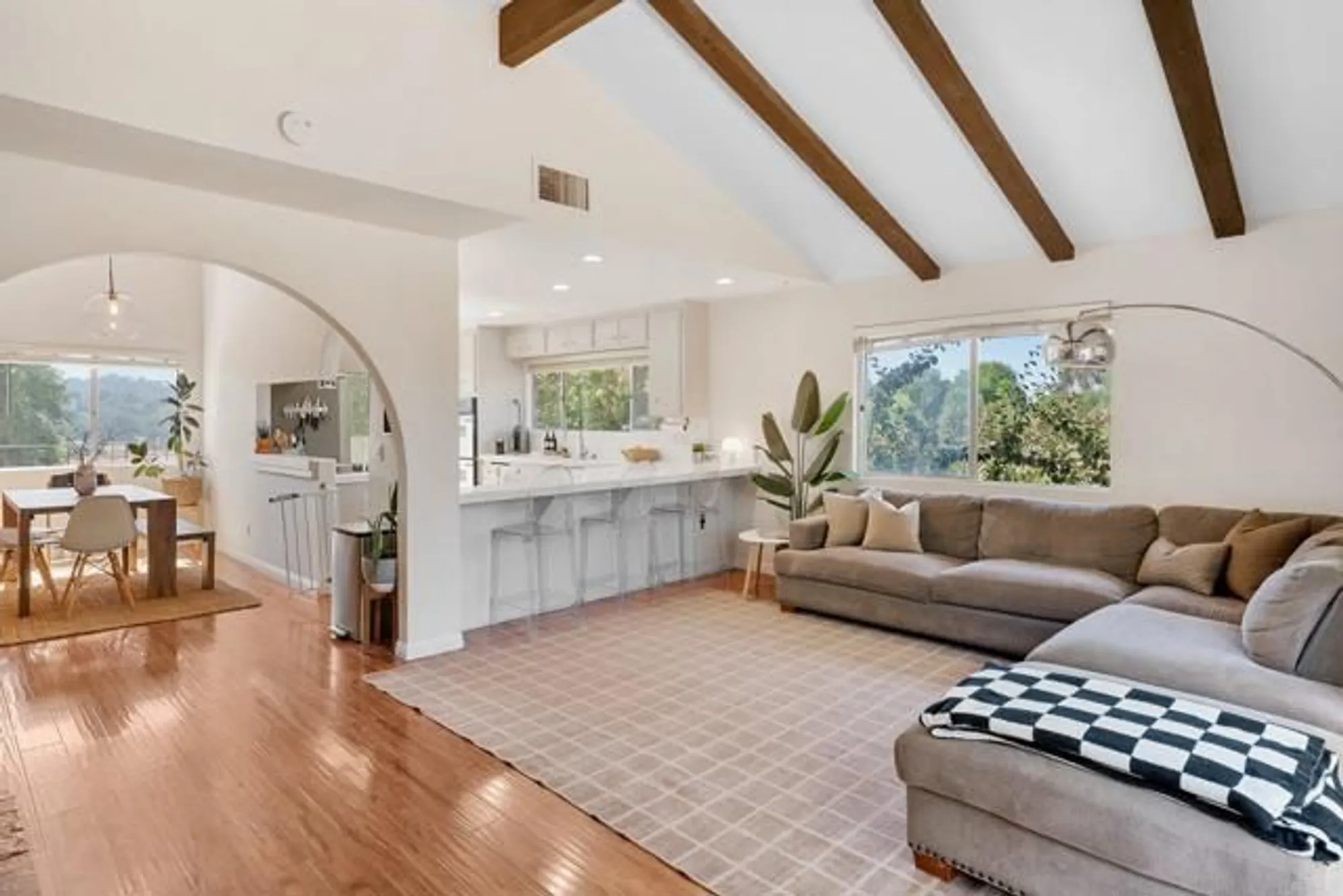 Property Slideshow image 12 of 53 | 10512 moon view way, Escondido, CA, 92026