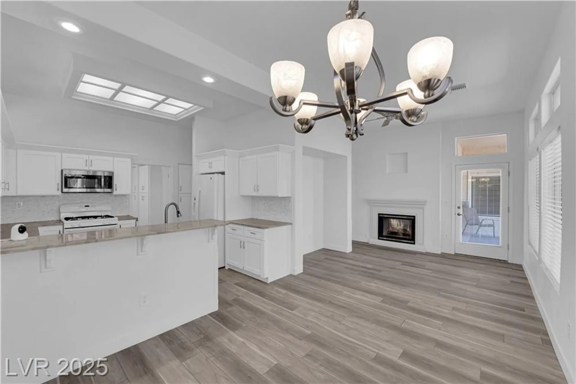 Property Slideshow image 8 of 35 | 10144 hunter springs dr, Las Vegas, NV, 89134