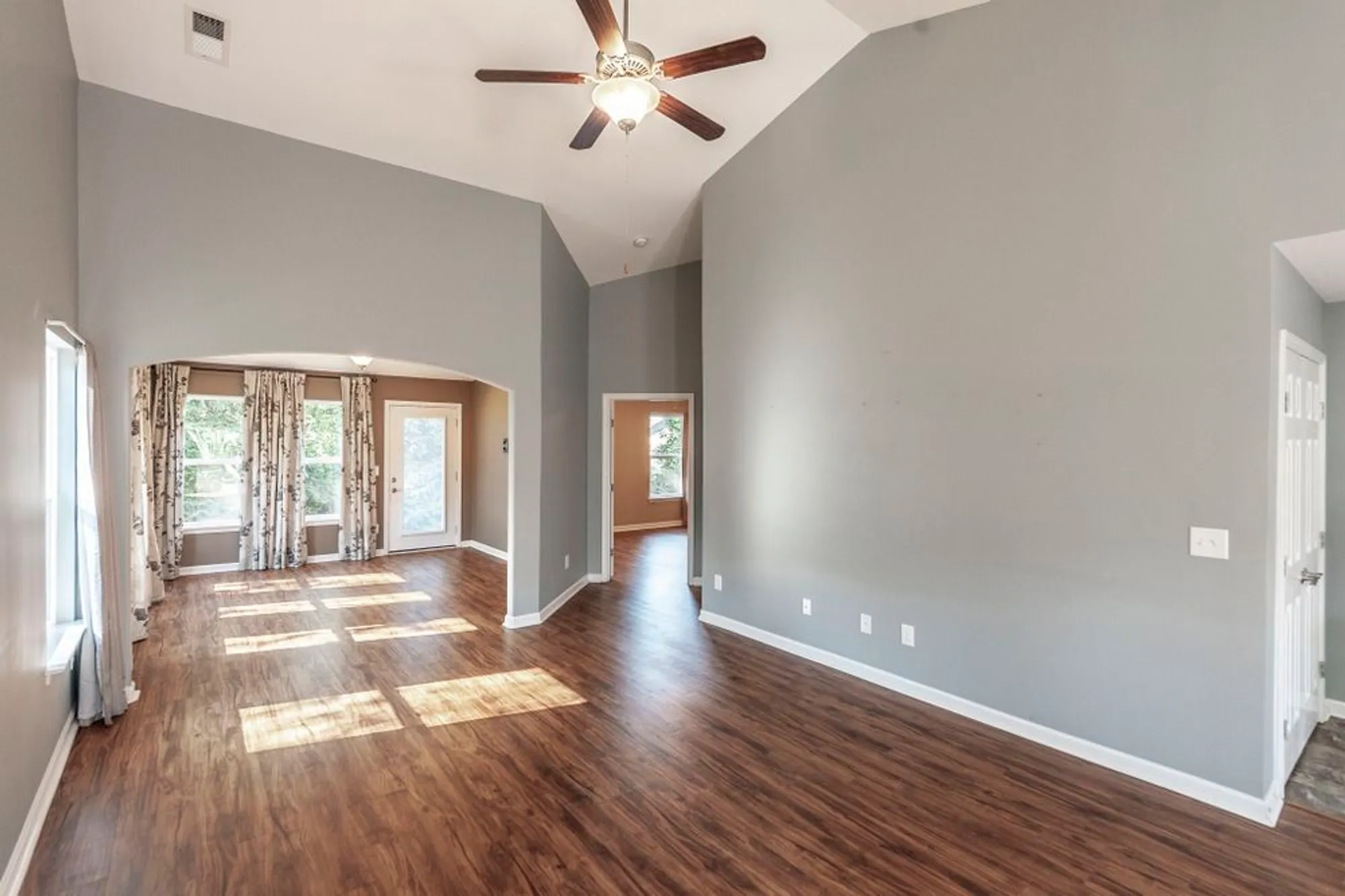 Property Slideshow image 11 of 35 | 395 devon chase hl unit 3001, Gallatin, TN, 37066