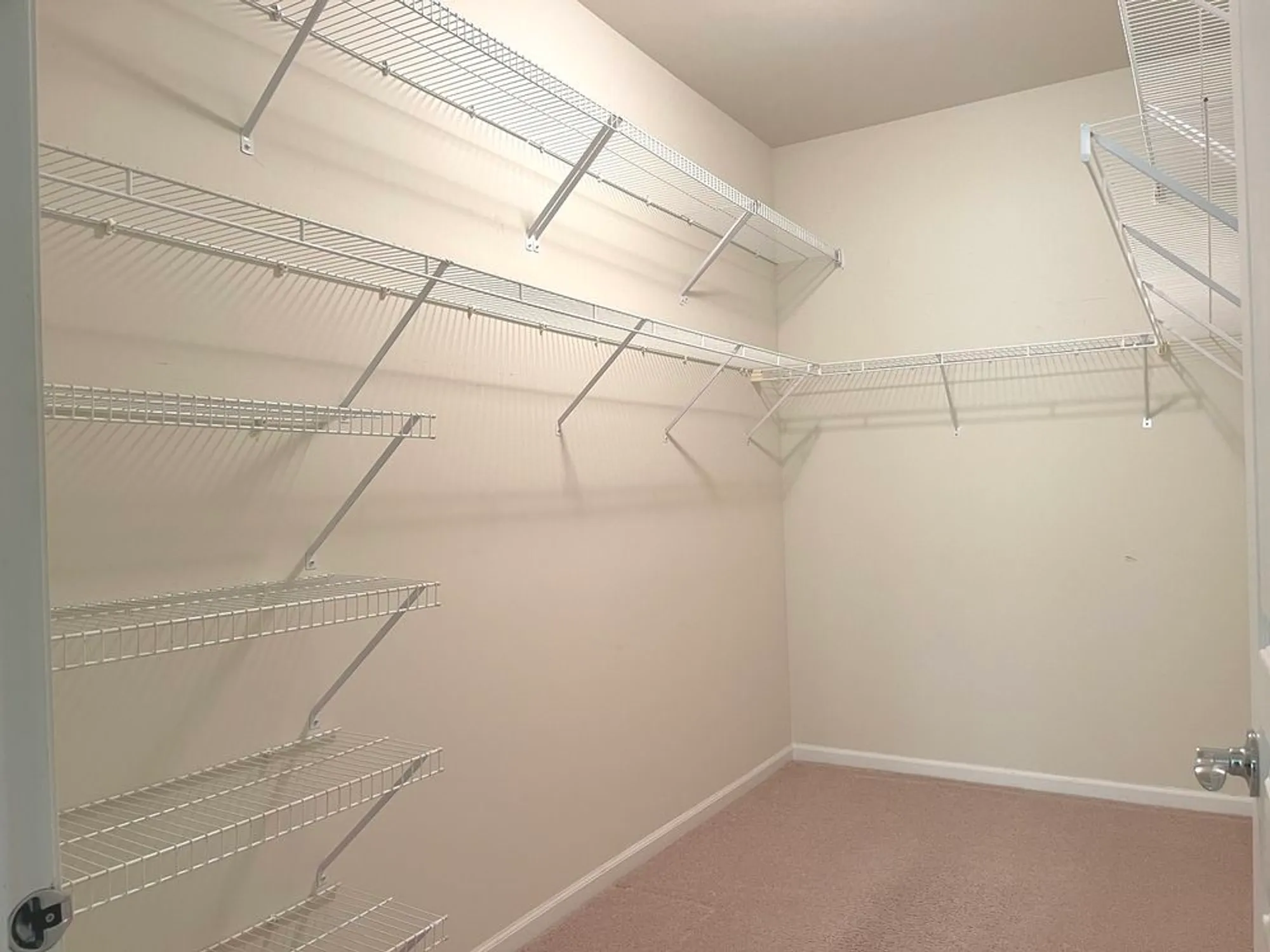 Property Slideshow image 18 of 33 | 704 flag dr, Shorewood, IL, 60404