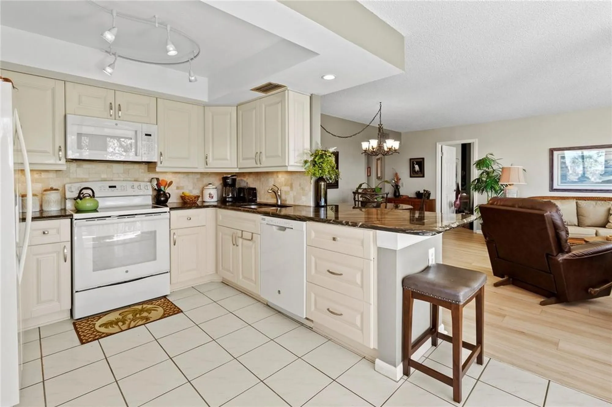 Property Slideshow image 10 of 28 | 6269 palma del mar blvd s apt 308, St Petersburg, FL, 33715