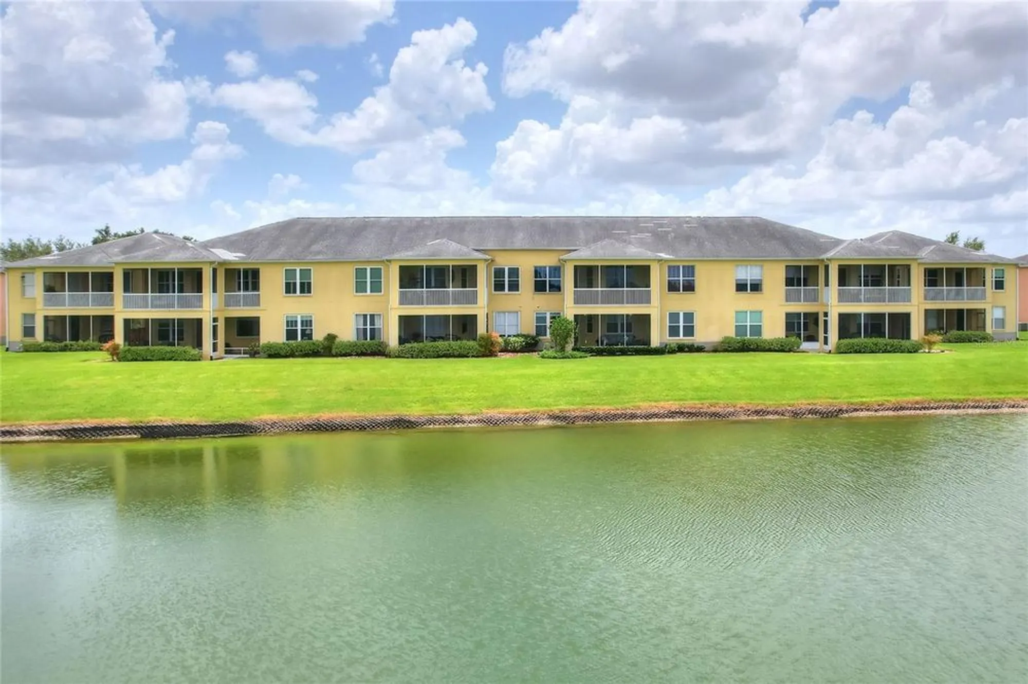 Property Slideshow image 37 of 50 | 3913 serenade ln # 4, Lakeland, FL, 33811